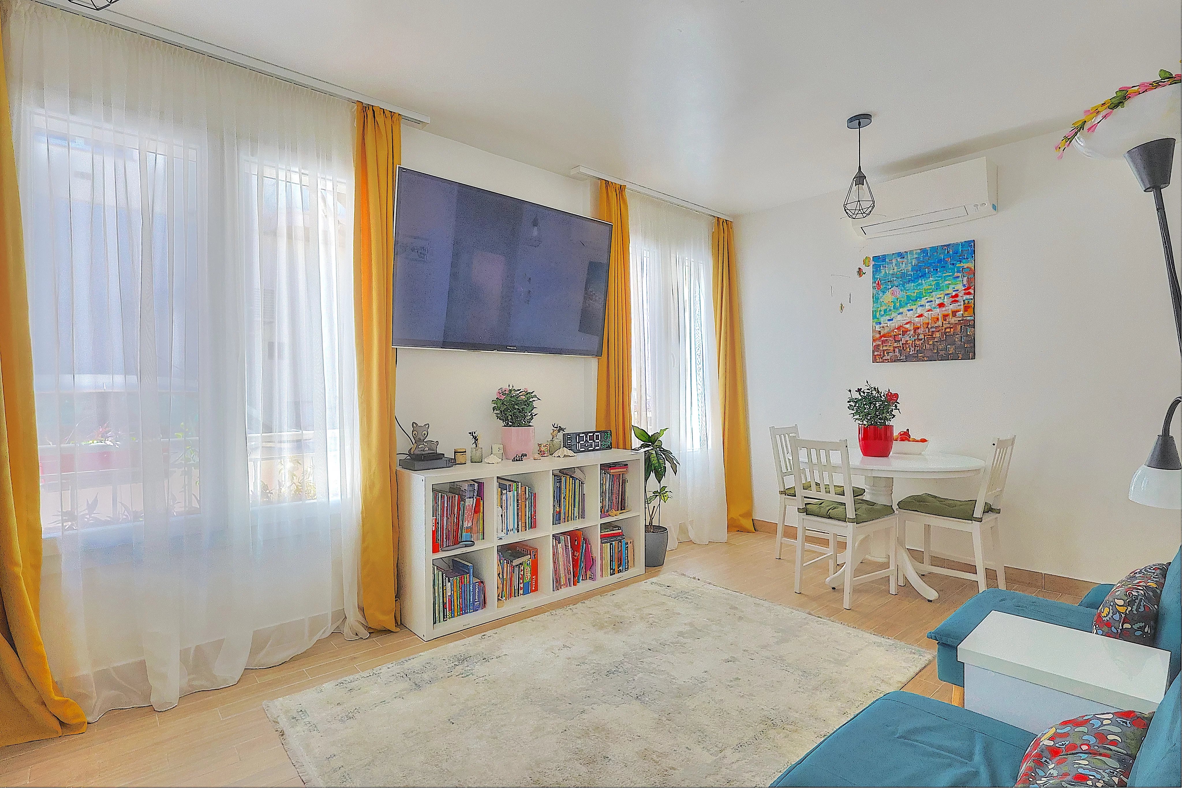 ANTIBES – 3 PIÈCES ENTIÈREMENT RÉNOVÉ À L’ENTRÉE DU VIEIL ANTIBES – FORT POTENTIEL LOCATIF