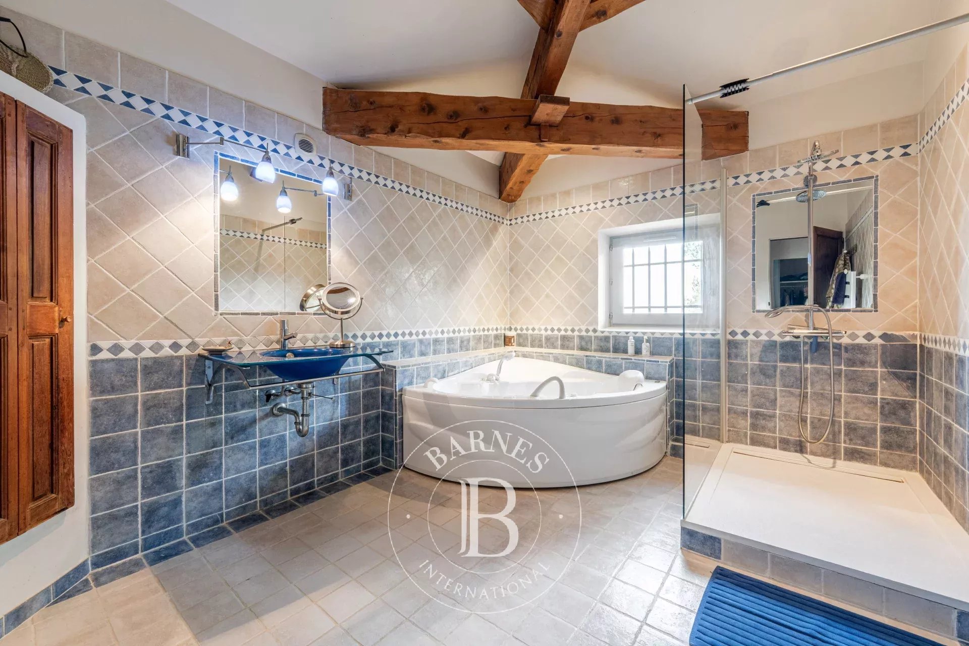 AIX-EN-PROVENCE NORTH - BASTIDE 250 SQM - 4 BEDROOMS - OFFICE - GARAGE - 6800 SQM GARDEN - SWIMMING POOL - picture 15