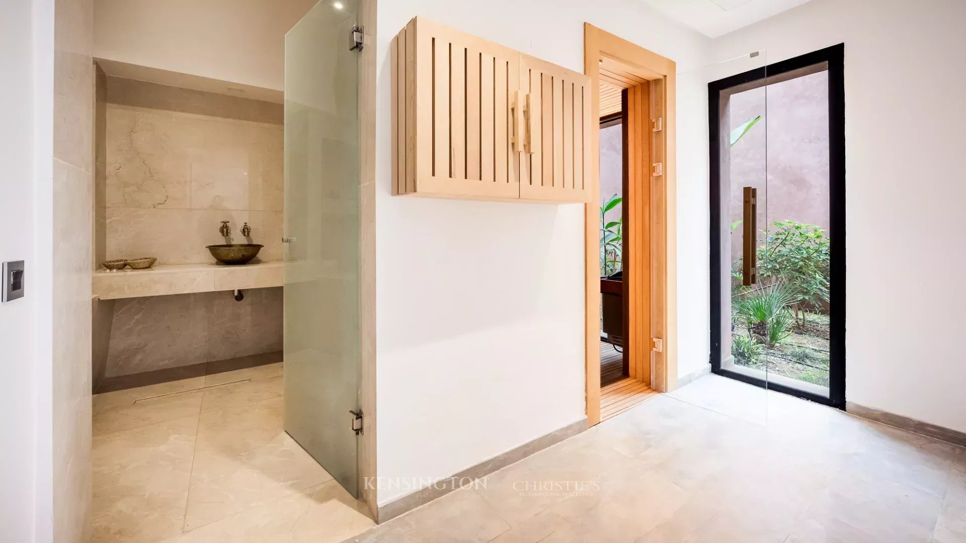 6 Bedroom Villa/Townhouse's Image 25
