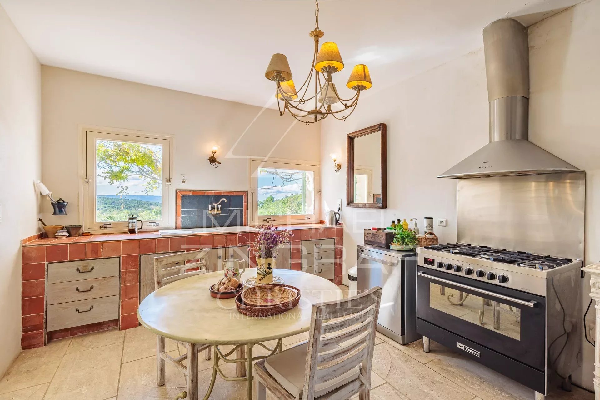 6 Bedroom Villa/Townhouse's Image 4