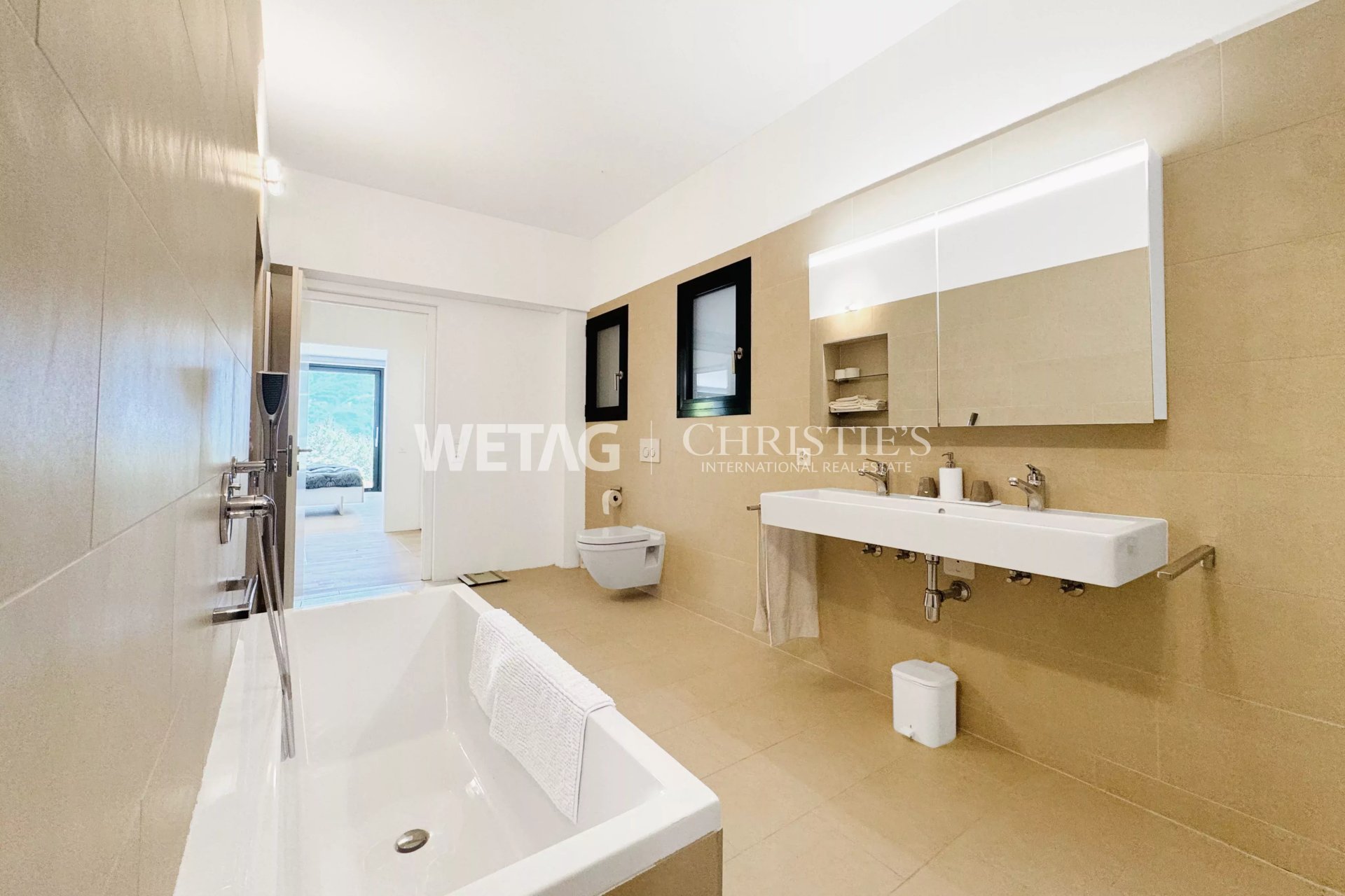 5 Bedroom Villa/Townhouse's Image 6