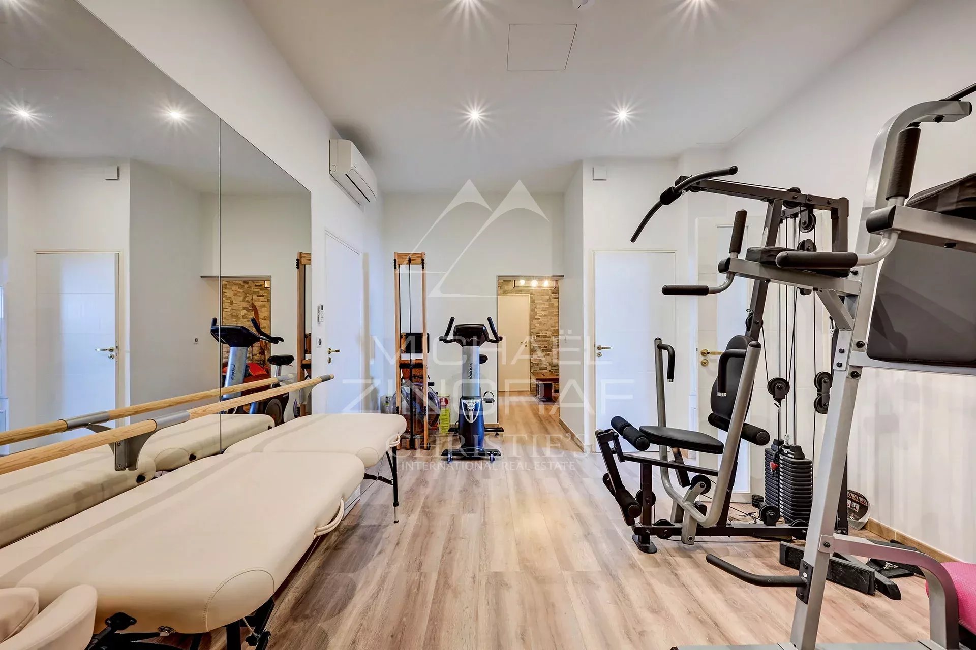 4 Bedroom Villa/Townhouse's Image 18