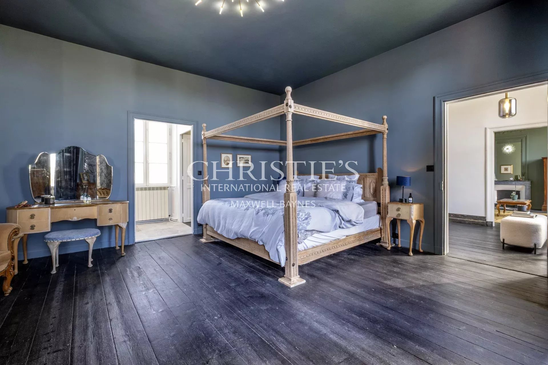 6 Bedroom Chateau's Image 14