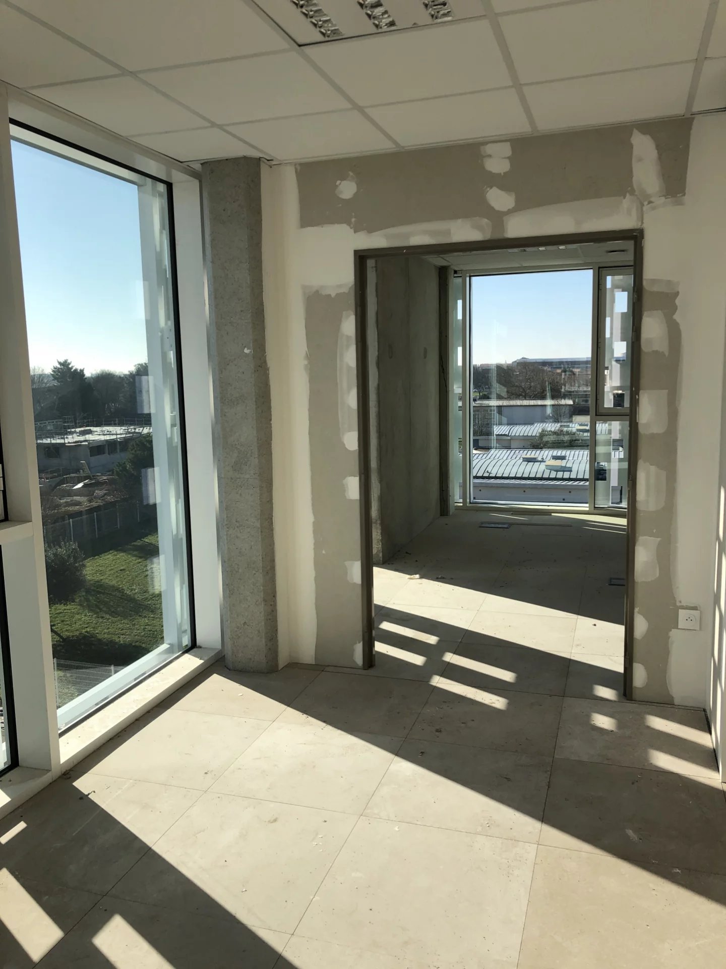 Bureaux récents 120 m2