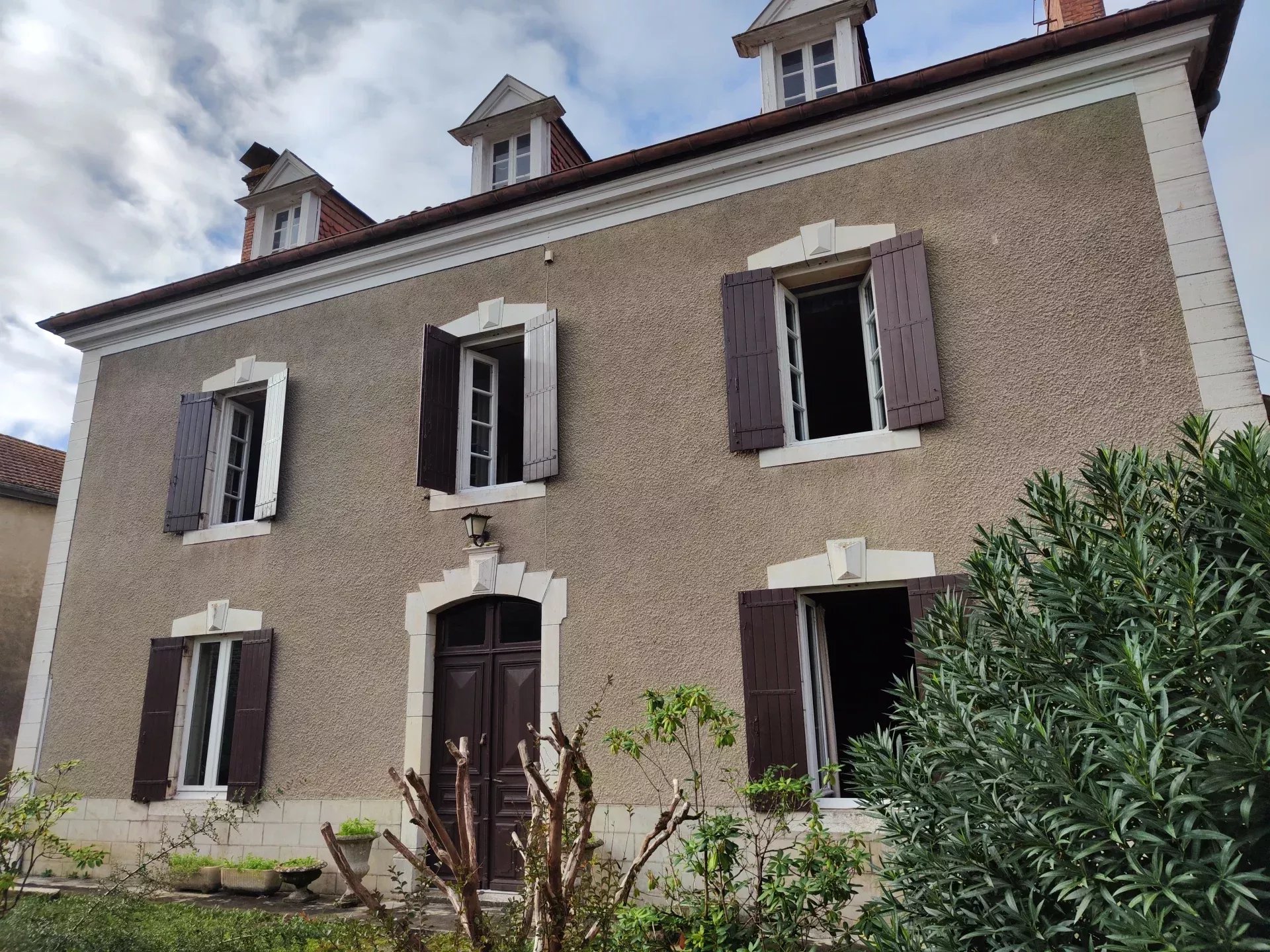 Imposing former farm at the heart of a charming village