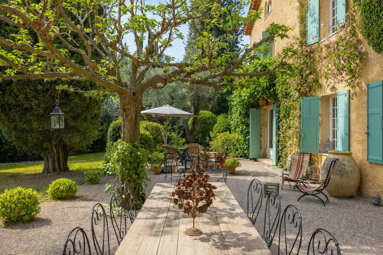 Grasse – Authentic 19th-century farmhouse set within an exceptional landscaped park