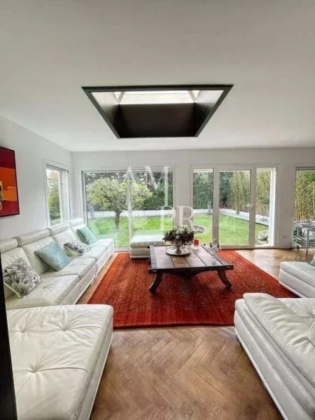 BOURGEOIS VILLA COMPLETELY RENOVATED TOP OF THE RANGE. — photo 6