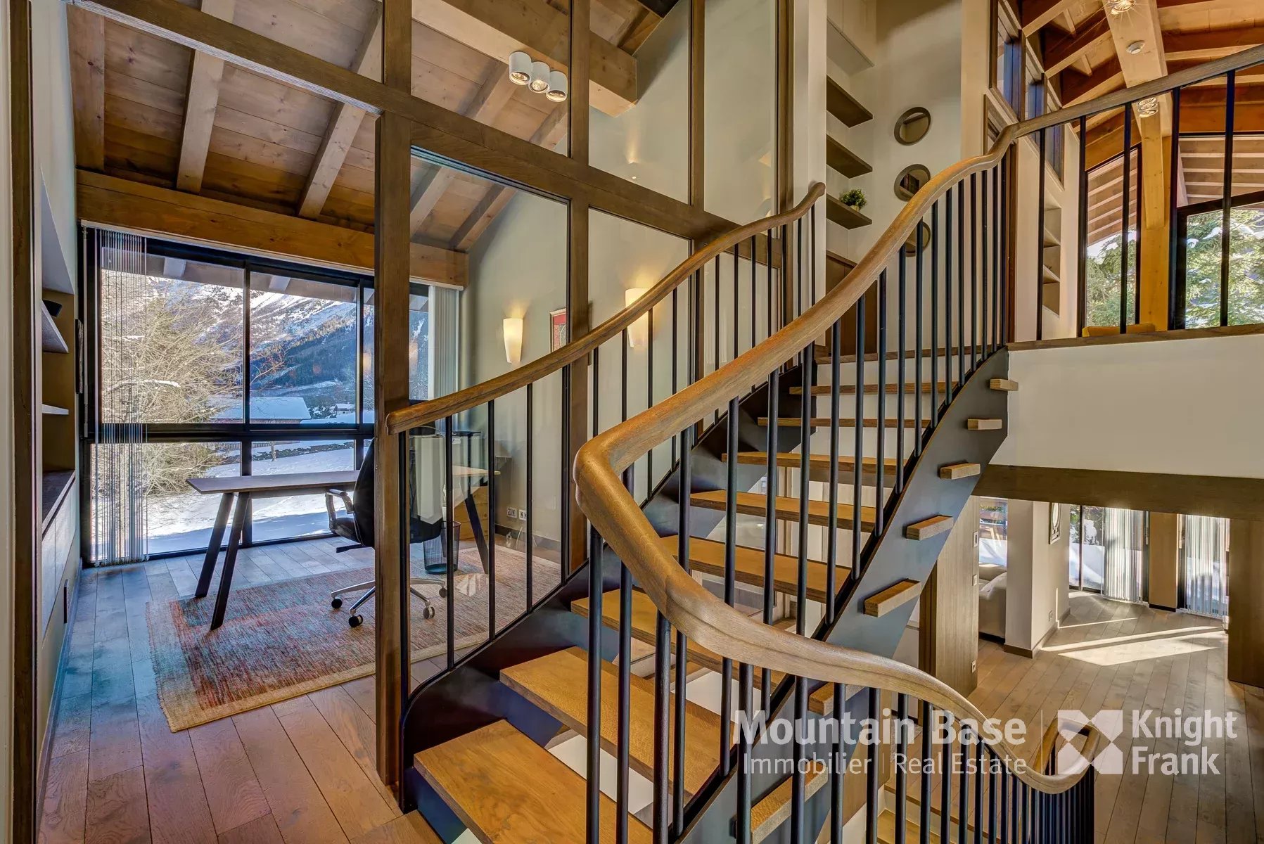 Photo of Beautifully designed, contemporary 4/5 bedroom chalet in a quiet area of Les Houches