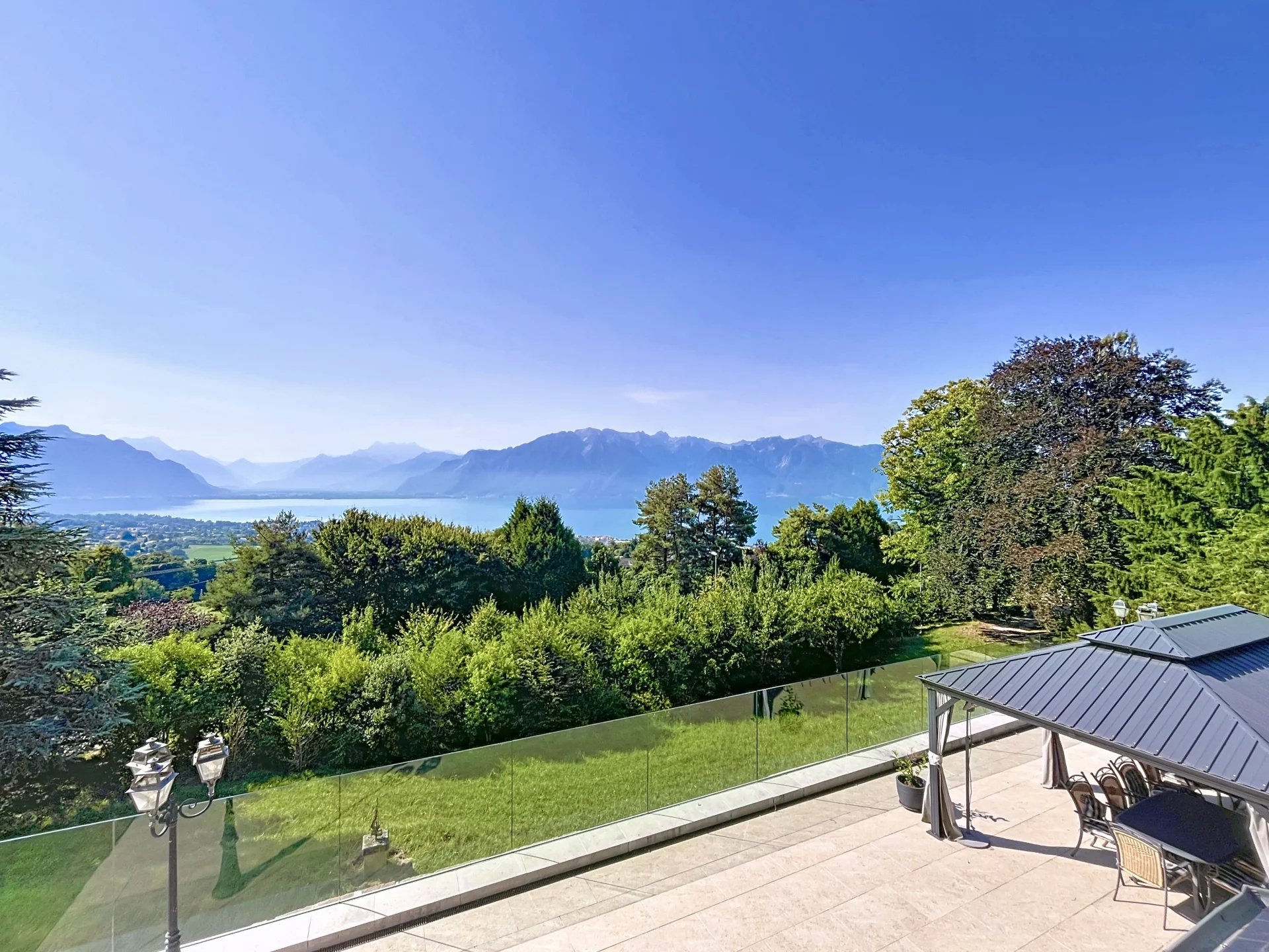 Propriété avec vue panoramique et rendement locatif