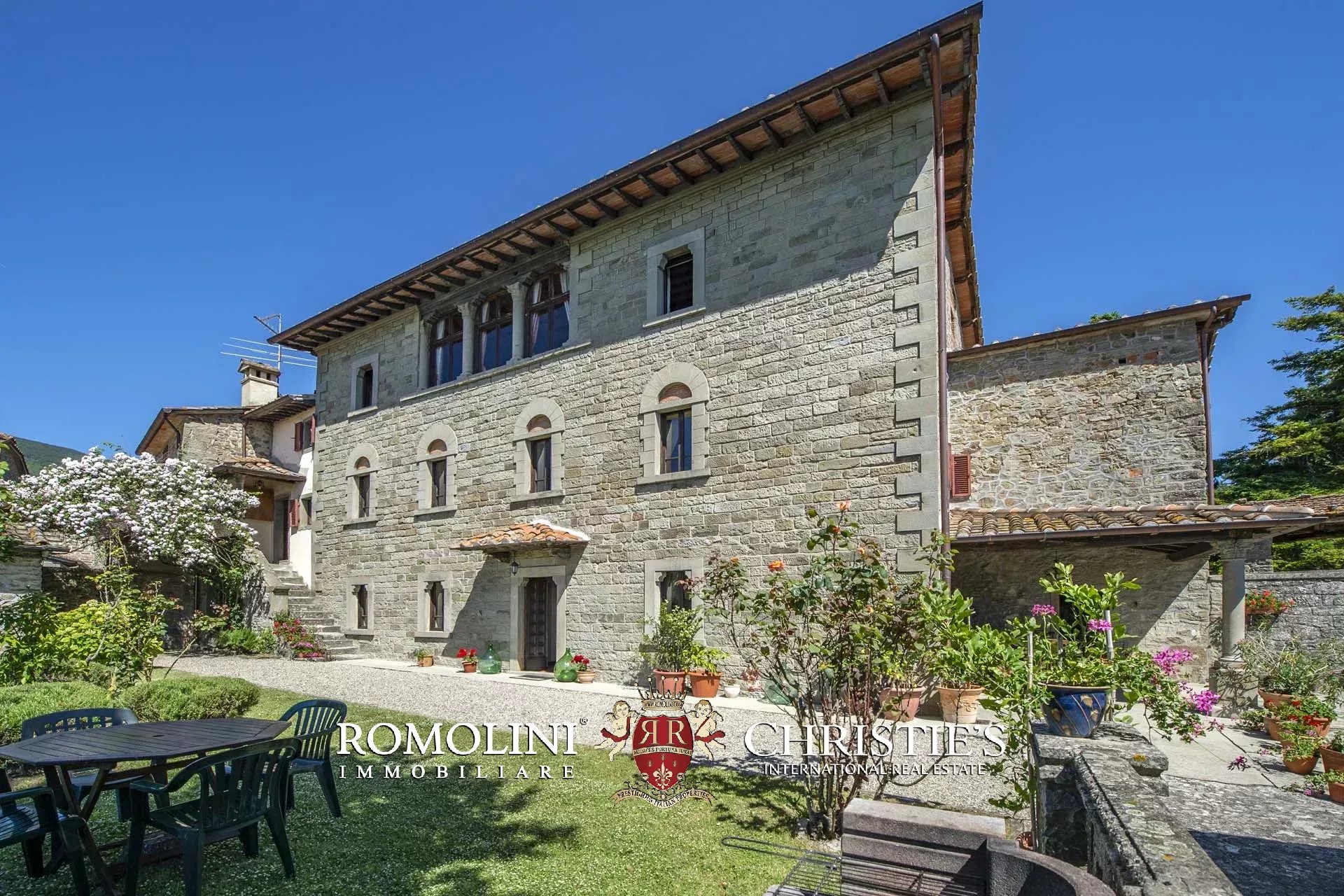 MANOR HOUSE FOR SALE IN CAPRESE MICHELANGELO, TUSCANY