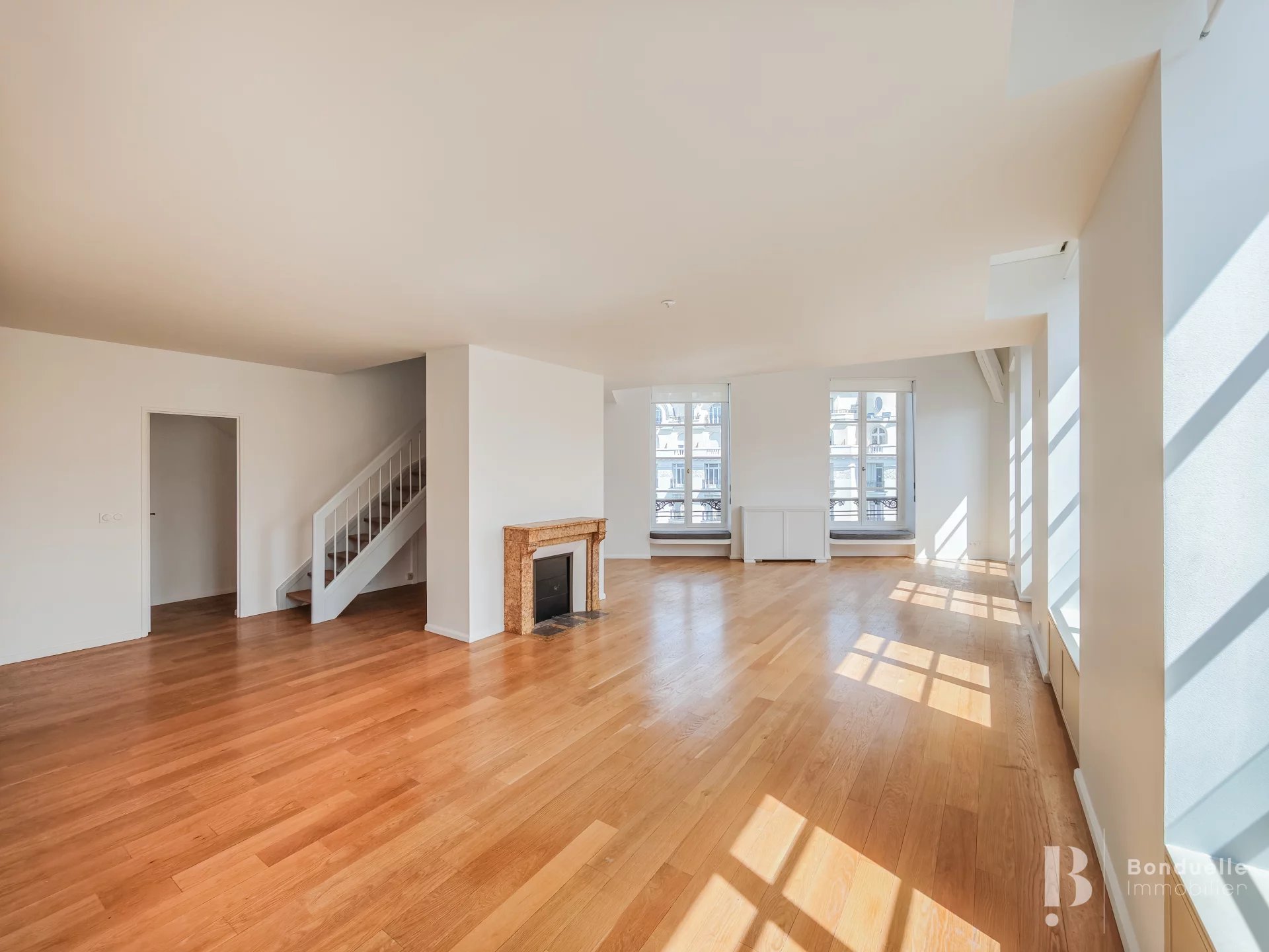 PARIS II - SUPERBE DUPLEX 3 PIÈCES DE 129,90 M2 - 5ÈME ÉTAGE - RUE DE RICHELIEU  - CAVE + BOX/PARKING
