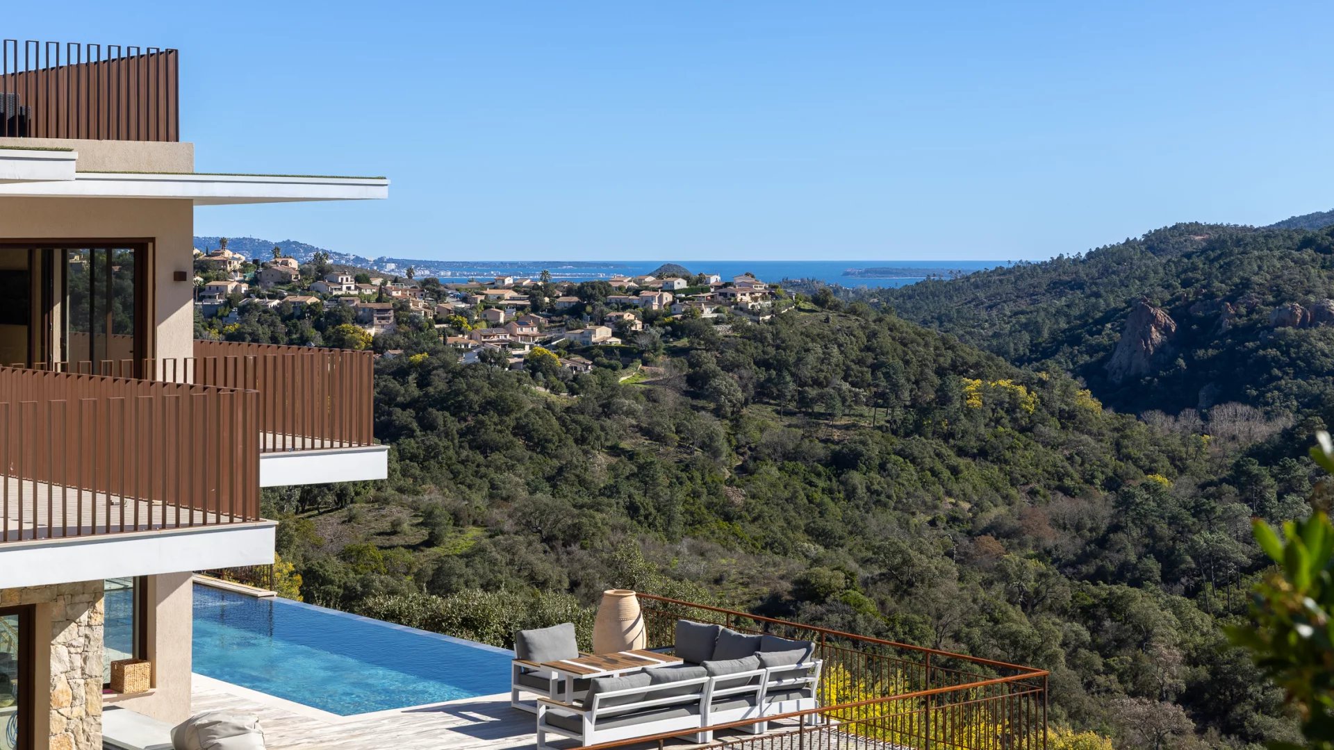 Contemporary villa – Saint-Jean-de-l’Estérel – Near Cannes