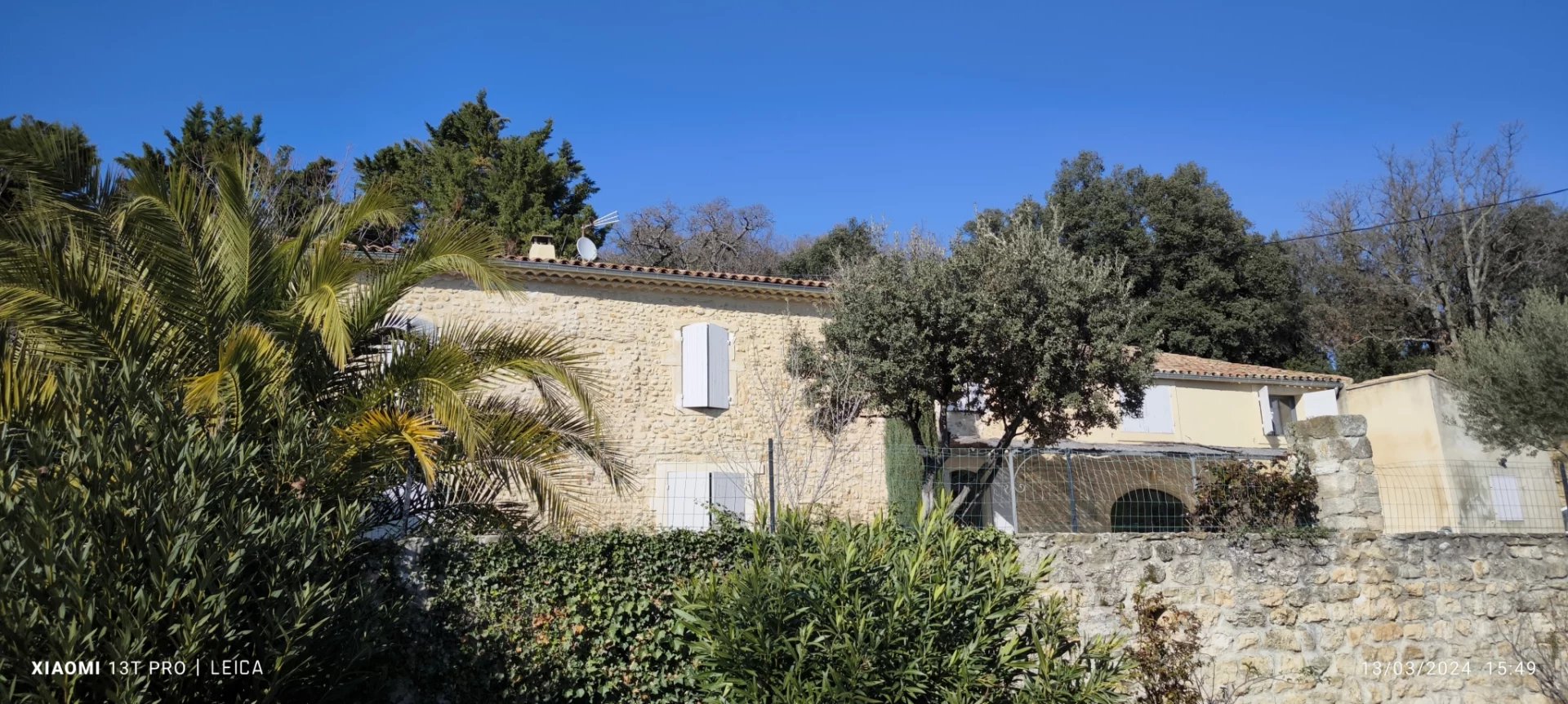 VISAN DROME PROVENCALE SUR 30 HECTARES - MAS DE 333 M2. PISC