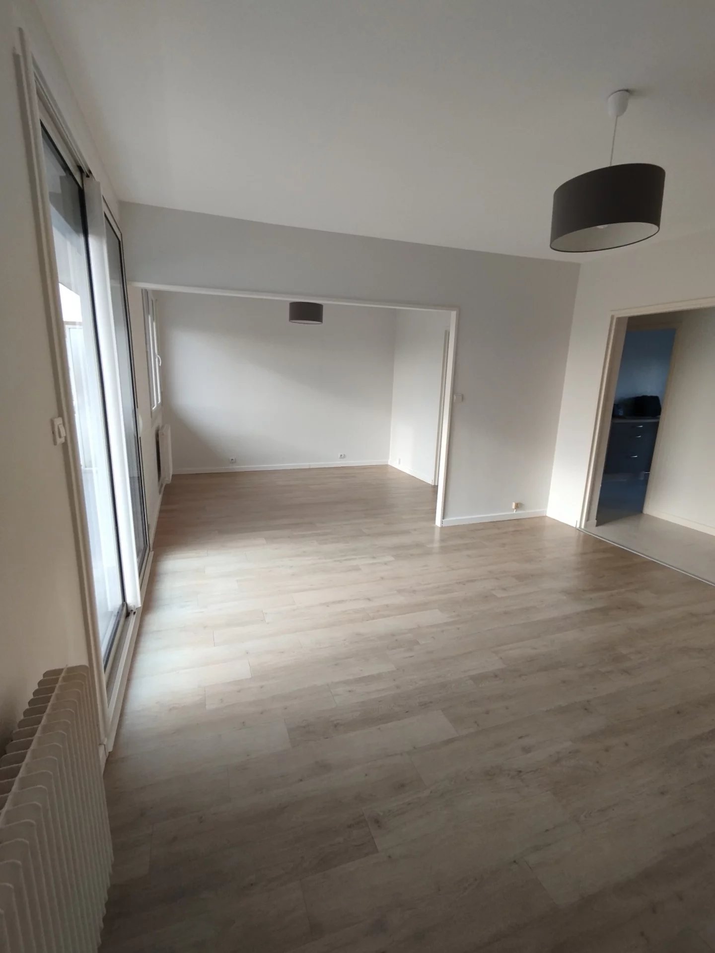 Appartement lumineux avec loggia et garage