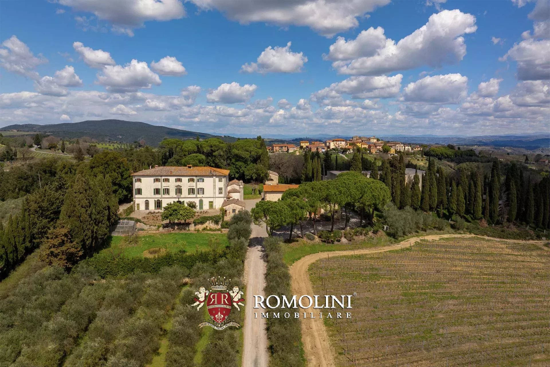 35 Bedroom Vineyard's Image 4