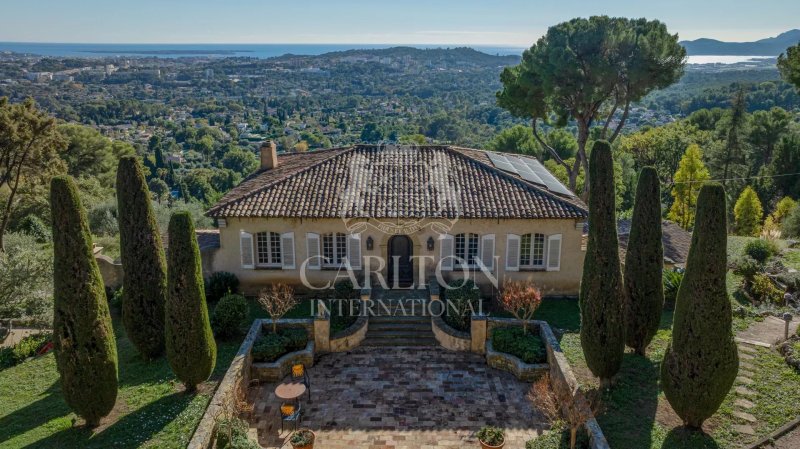 Mougins