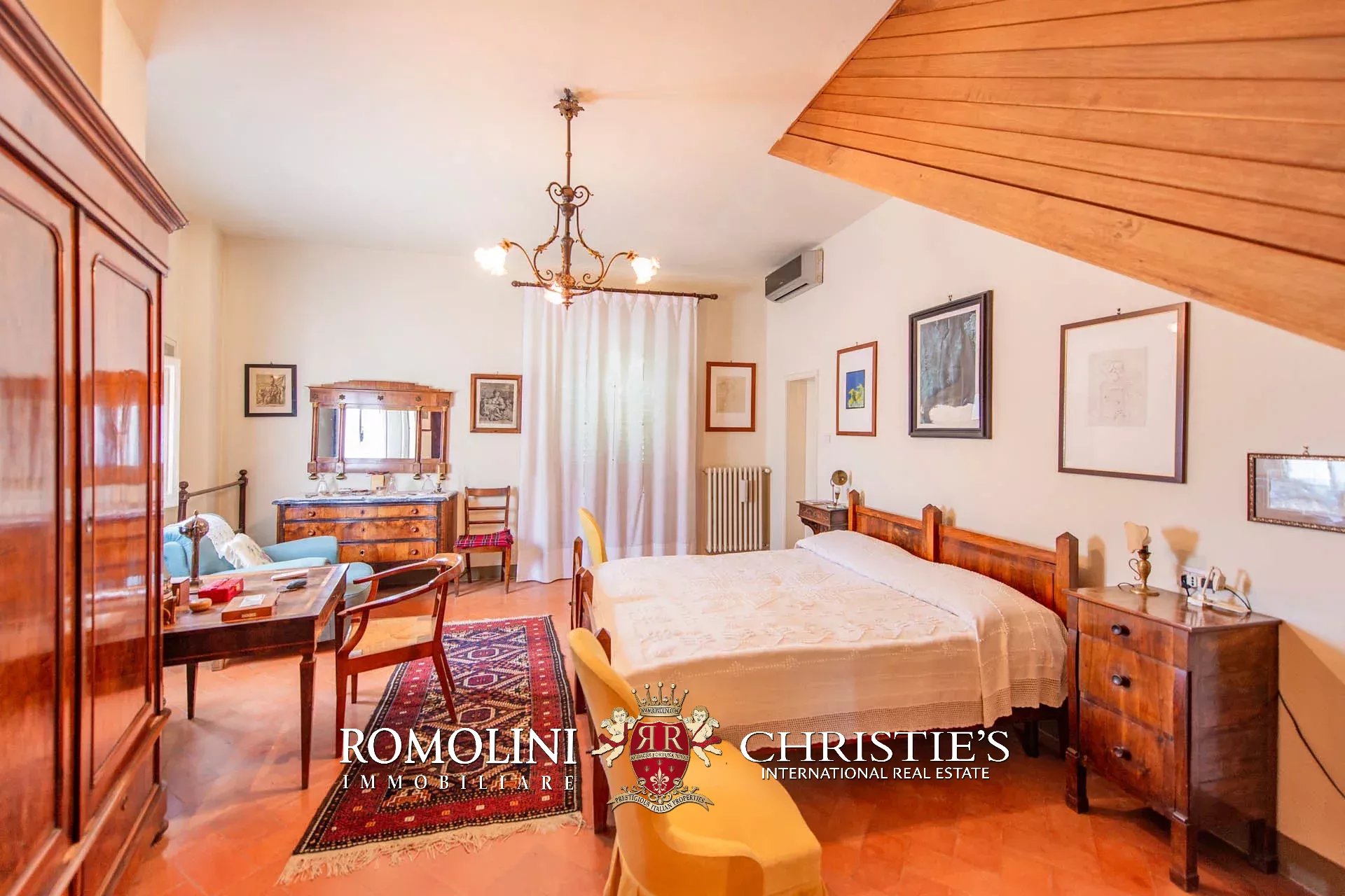 16 Bedroom Vineyard's Image 67