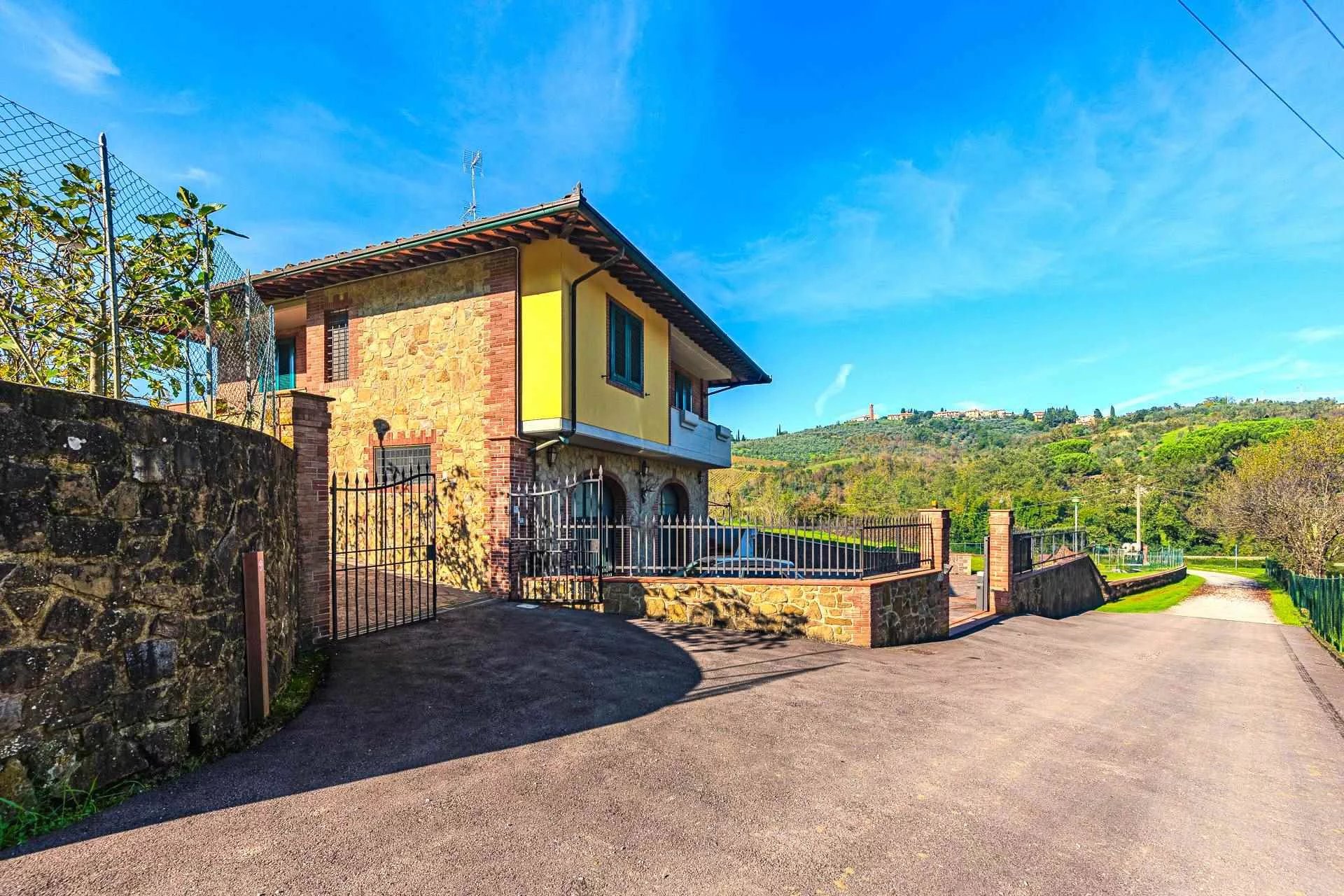 Villa con vigneto certificato Chianti Classico DOCG di 1 ettaro