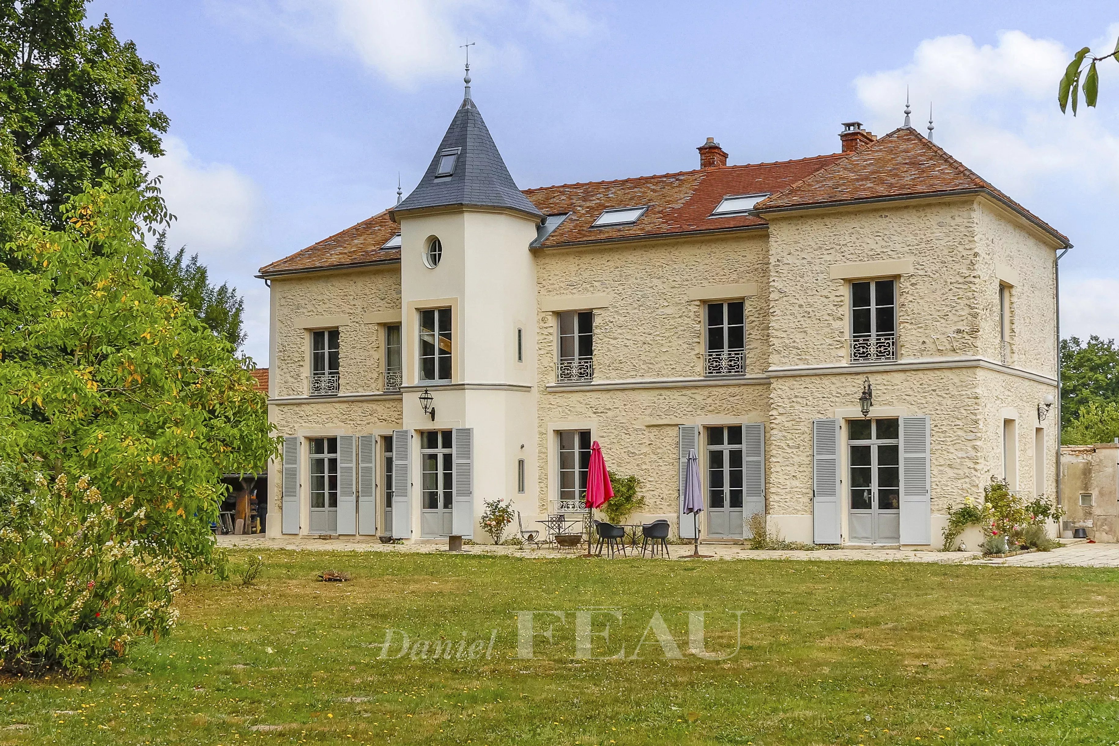 Near Rambouillet – A superb period property in over 3 hectares of wooded grounds