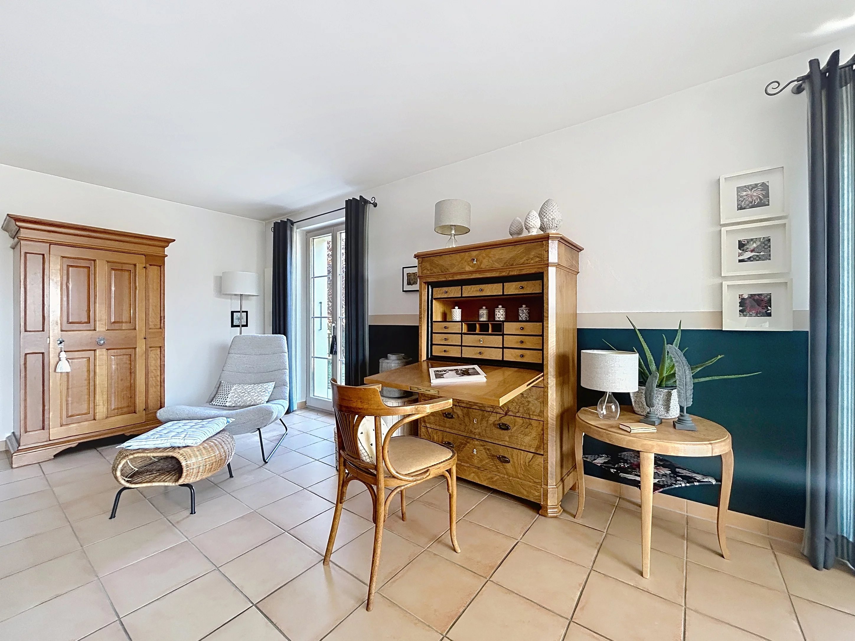 Spacieuse villa familiale de caractère avec vaste jardin (Laténa)
