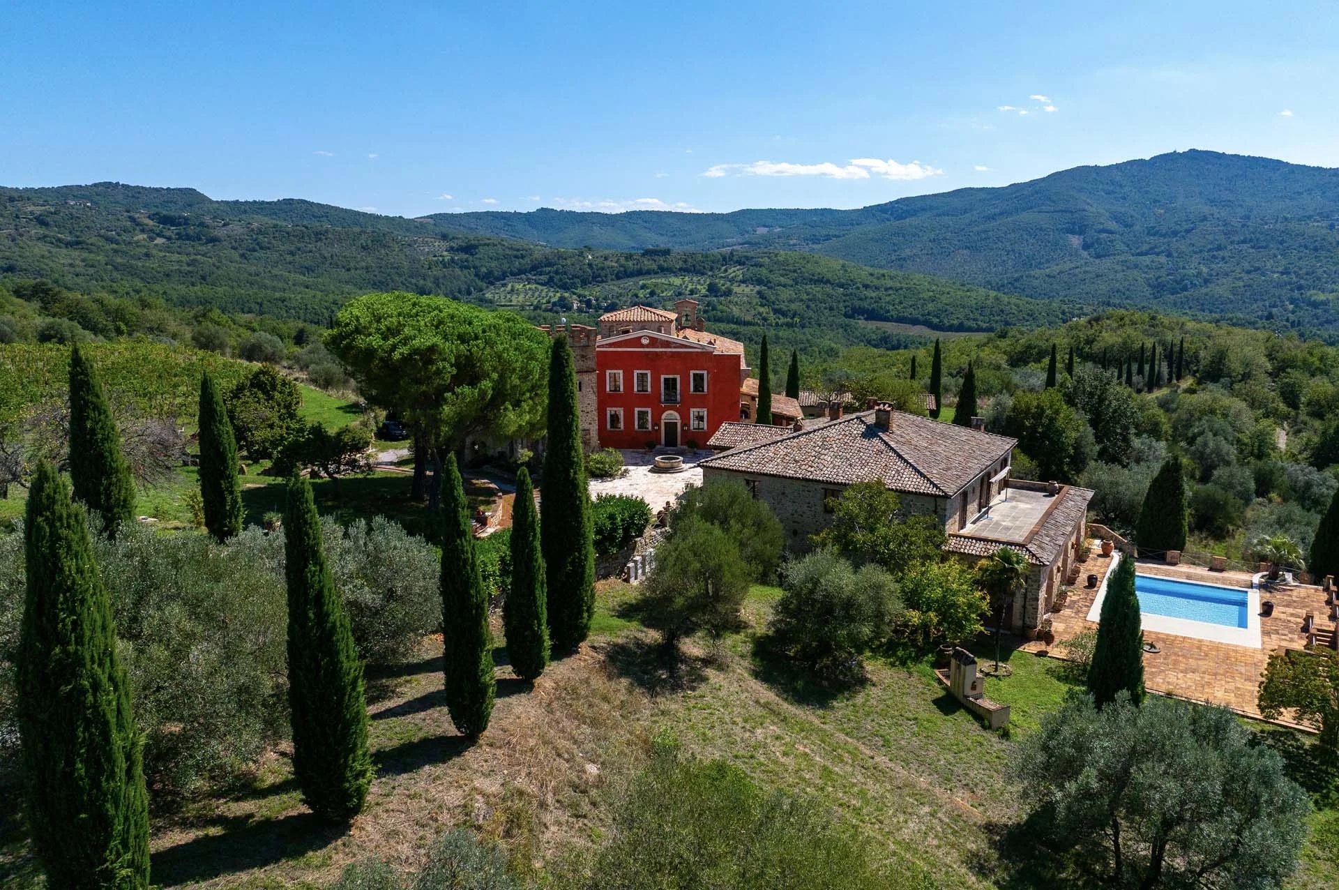 TENUTA CON VILLA DI LUSSO IN VENDITA A PIEGARO, UMBRIA