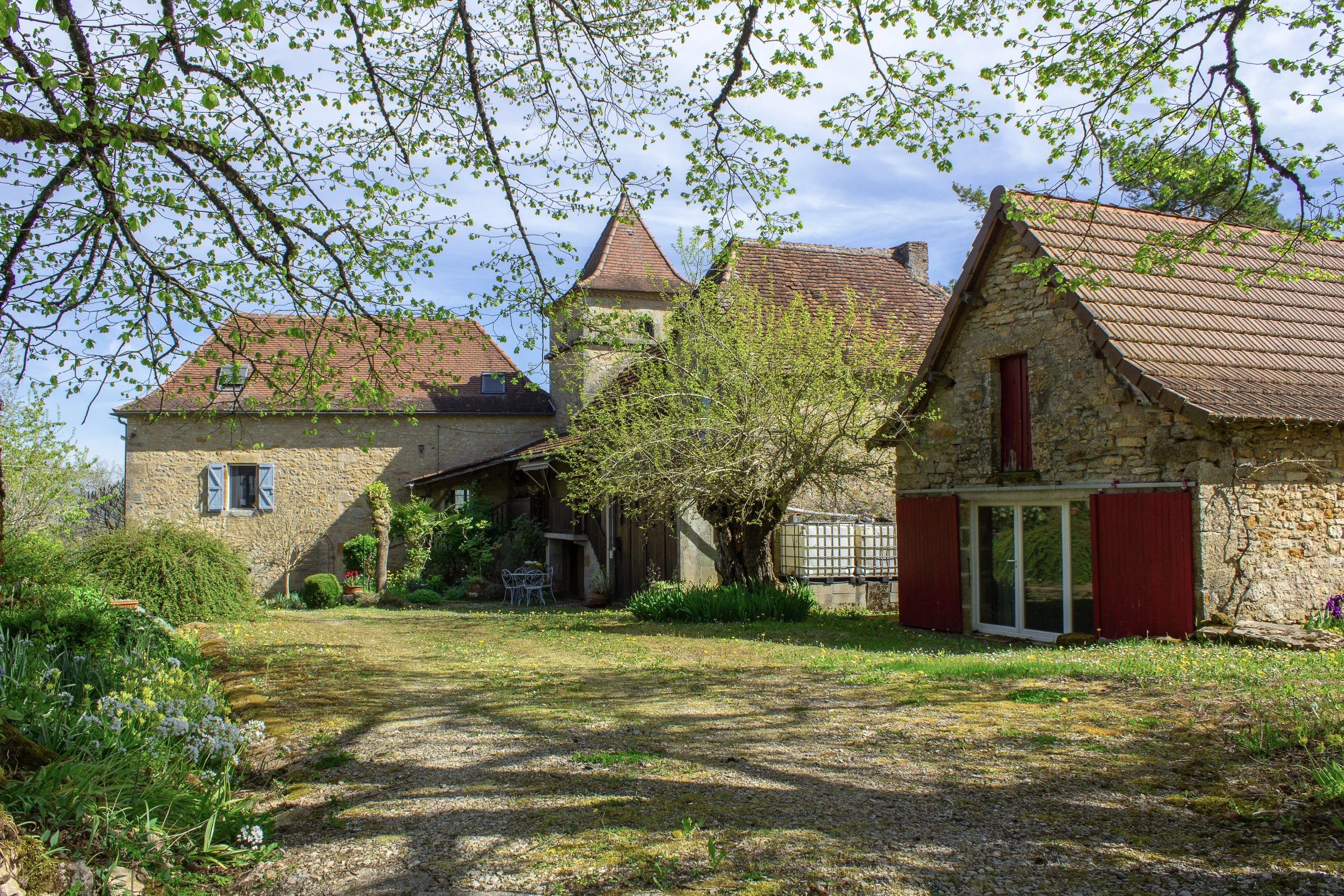 Magnifique maison Quercynoise avec pigeonnier, une grange et des vues époustouflantes!