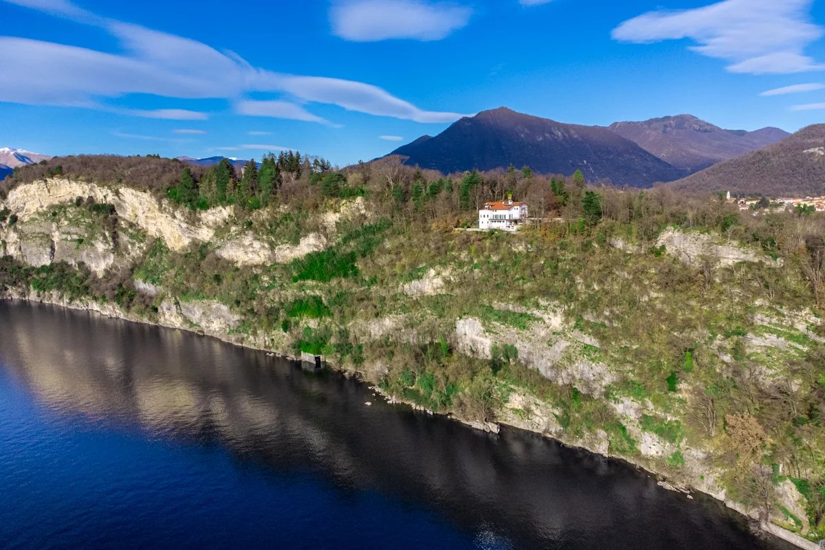 Villa sur les falaises du Lac Majeur