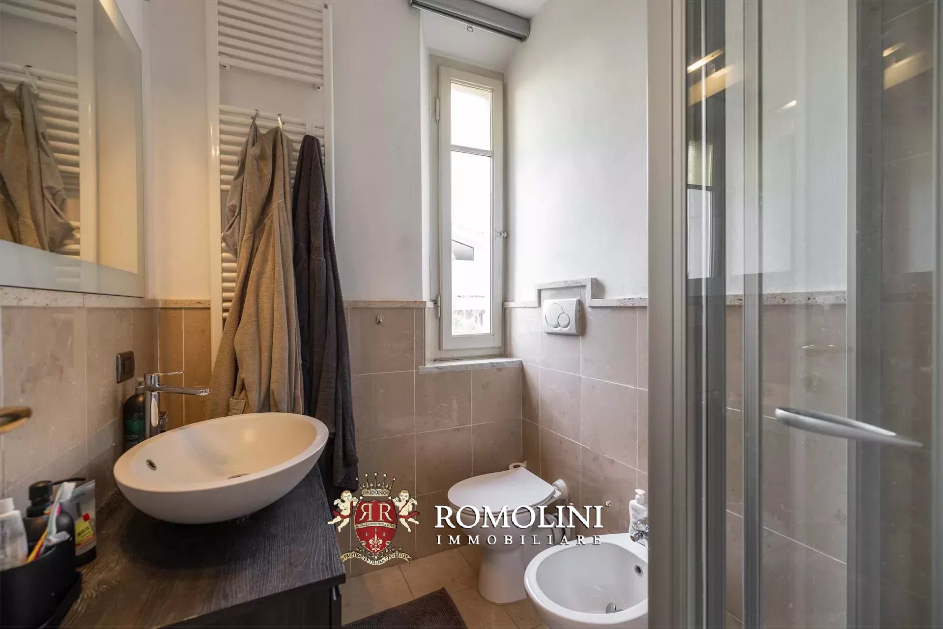 6 Bedroom Villa/Townhouse's Image 32