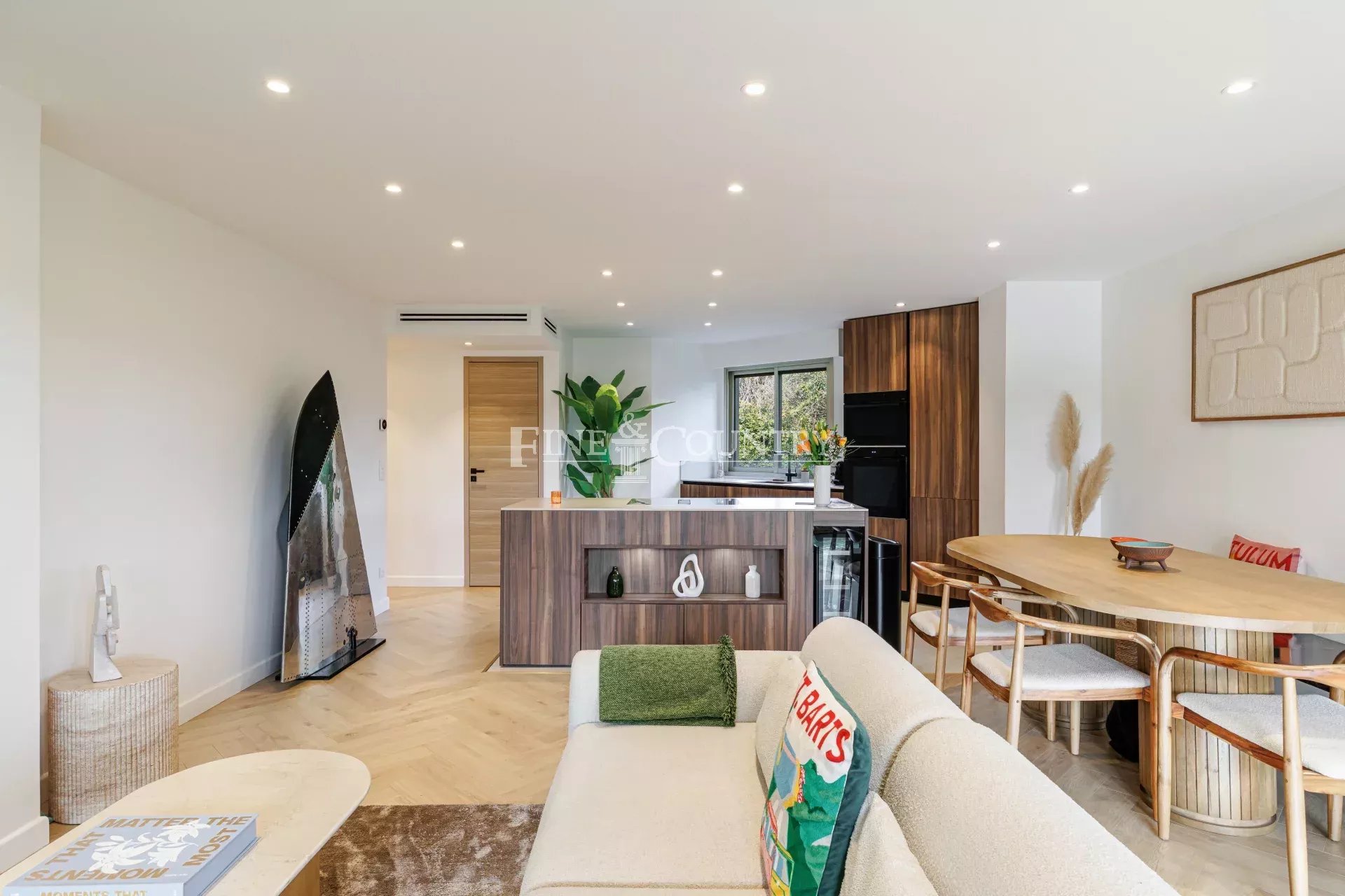 Photo of For Sale – 2-Bedroom Apartment – Cannes Montrose