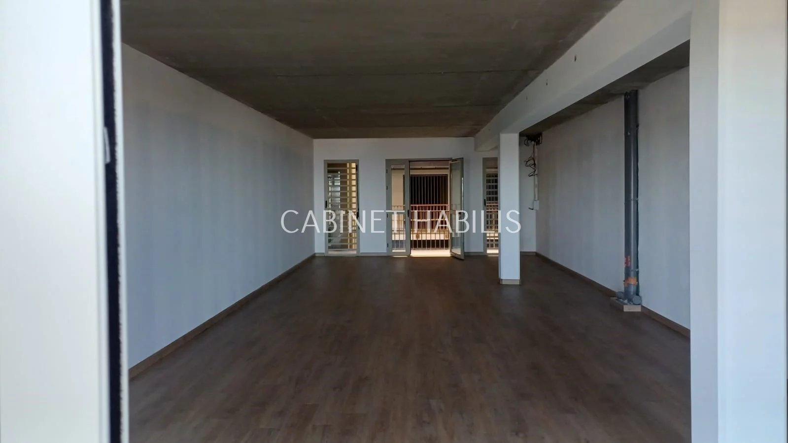 Location Local Saint-Gilles les Hauts