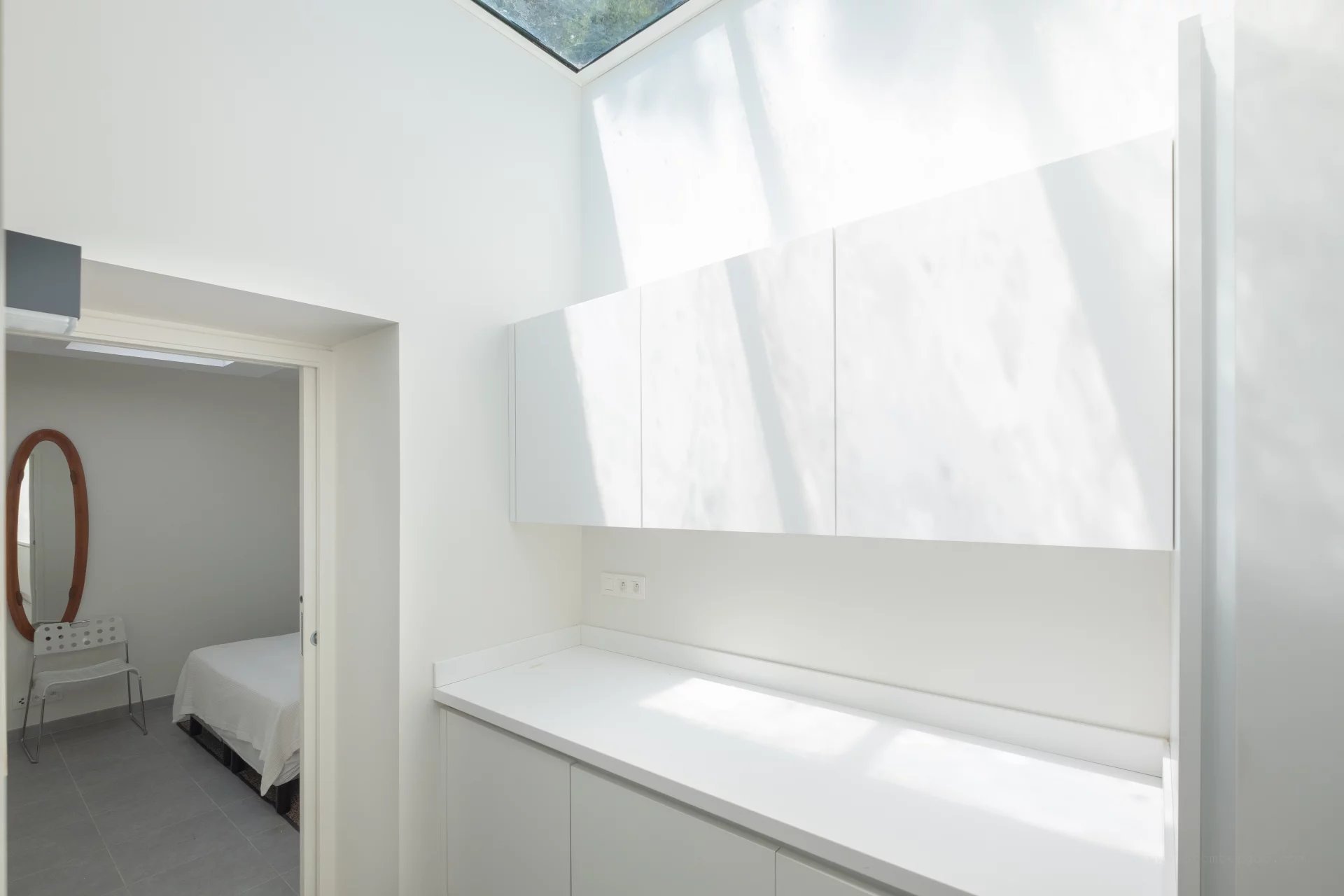 Provencal villa with flat gardens, pool and sea views