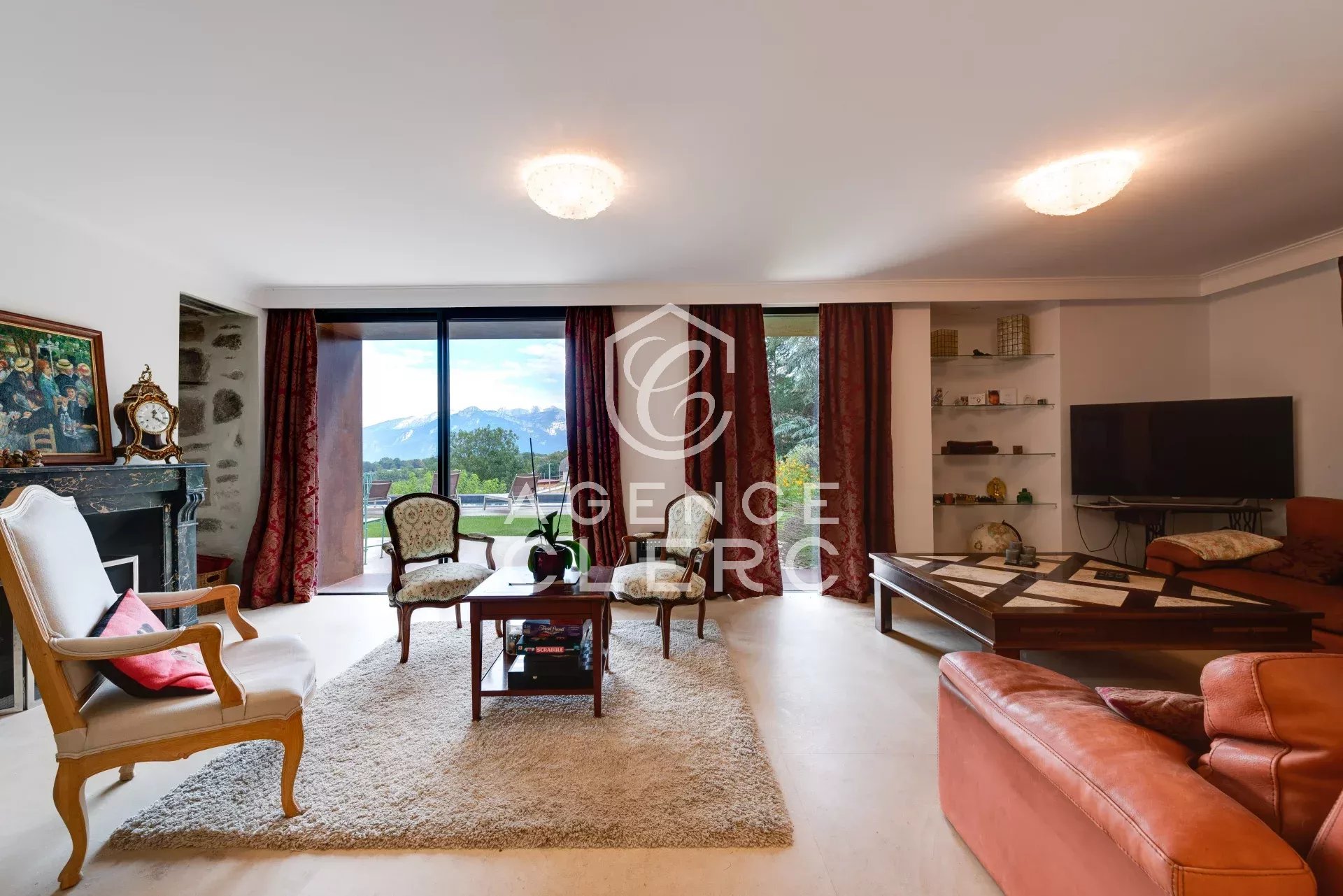 8 Bedroom Villa/Townhouse's Image 16