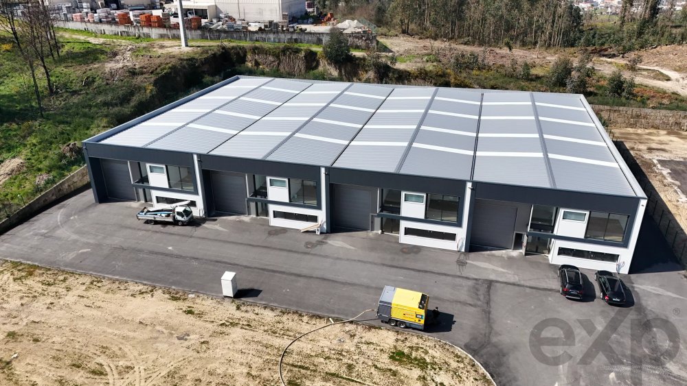Armazéns Industriais com Excelente Localização – EN15 | A 700m da A4