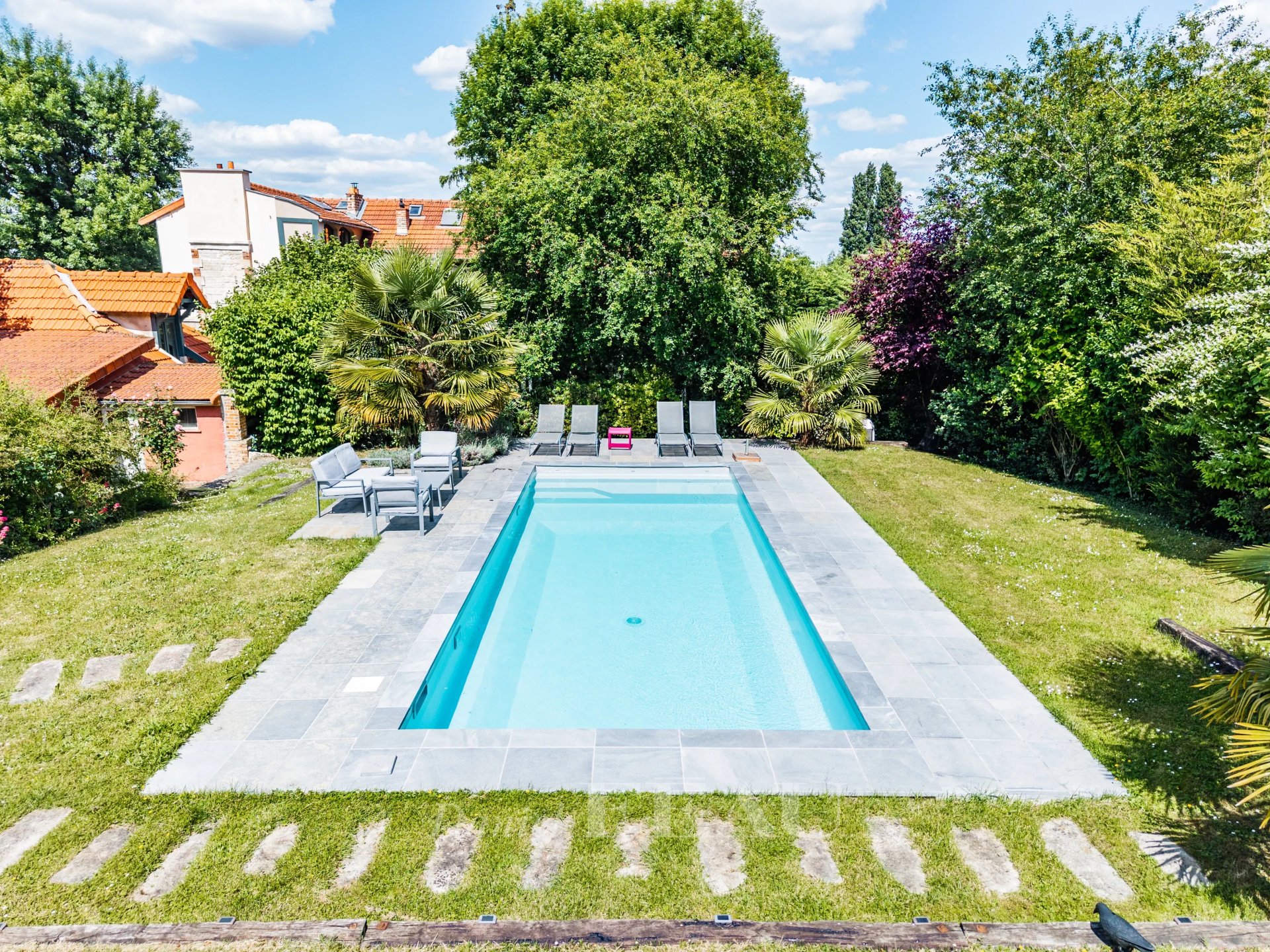 6 Bedroom Villa/Townhouse's Image 22
