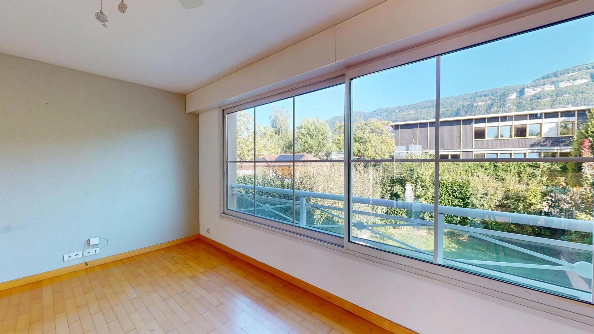 Villa 3 chambres, 3 SdB, jardin, dans résidence piscine - prox. Genève