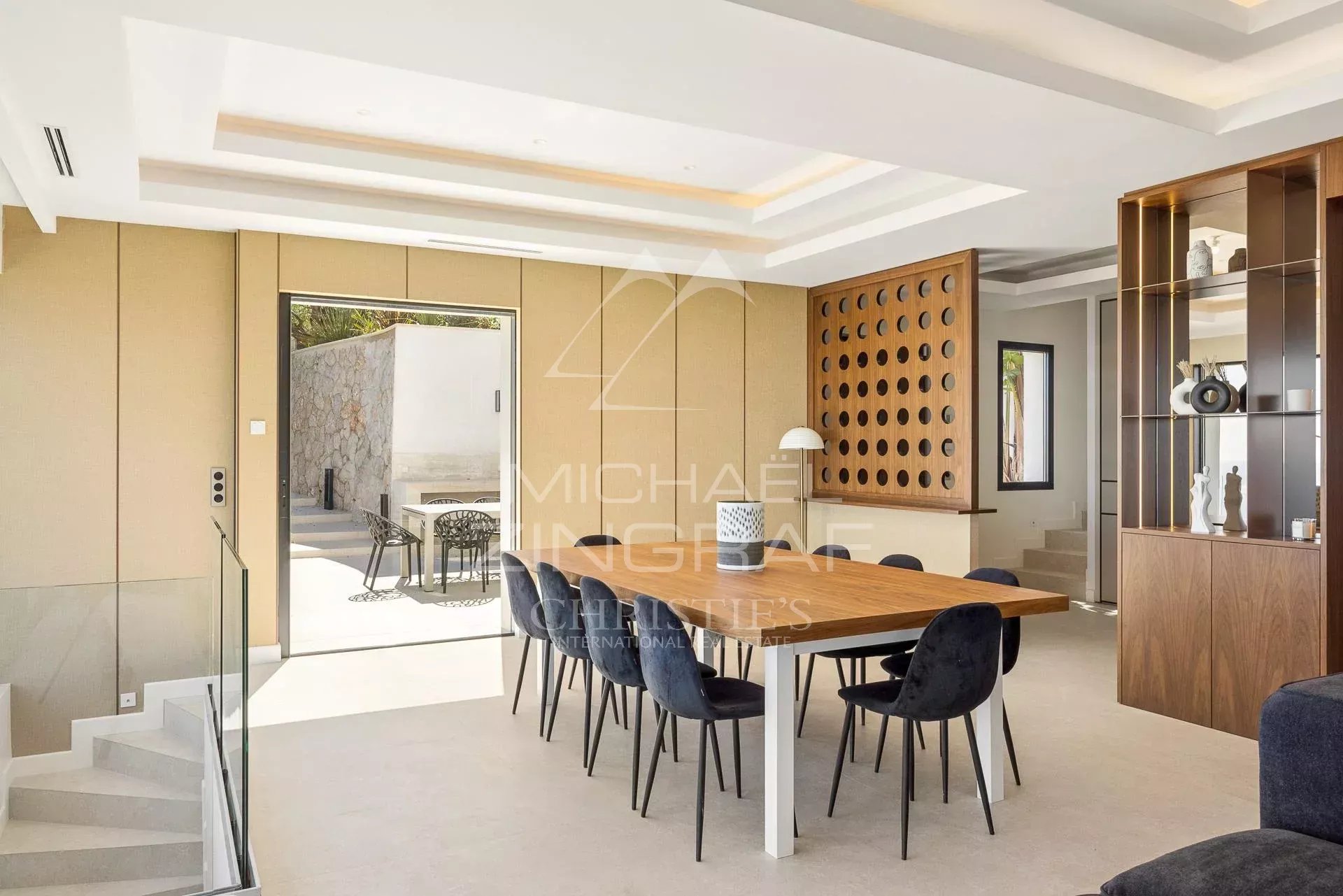 5 Bedroom Villa/Townhouse's Image 4