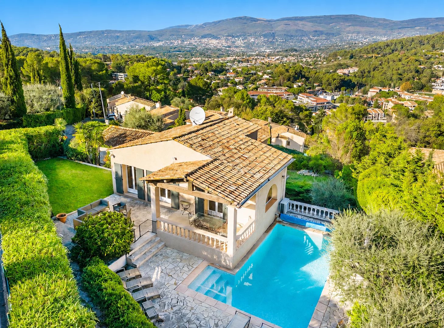 Image of Villa - 3 Bedrooms for Sale in Alpes-Maritimes-Mougins-France, Image 1