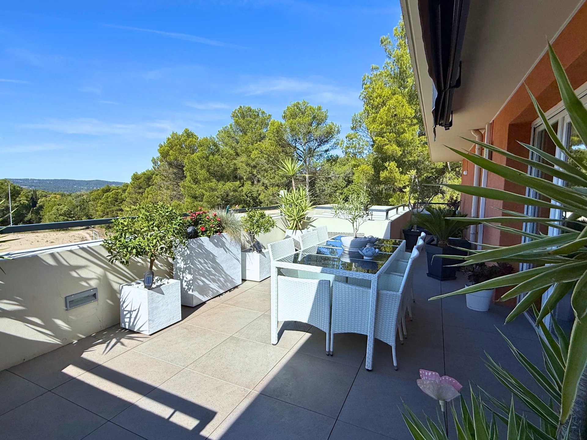 Appartement - 4 pièces 99m² avec Terrasse