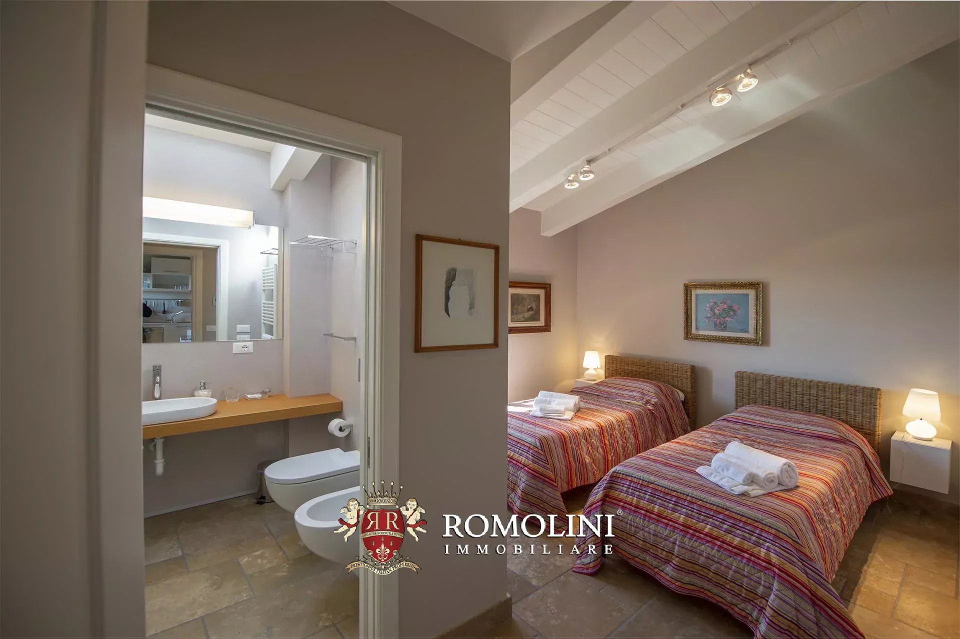 11 Bedroom Vineyard's Image 95