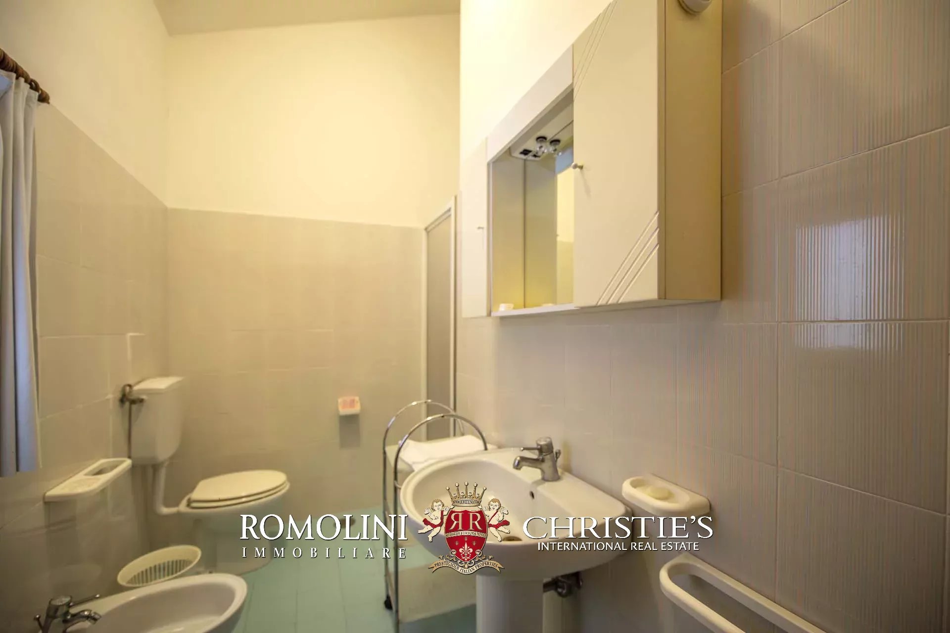 33 Bedroom Villa/Townhouse's Image 58