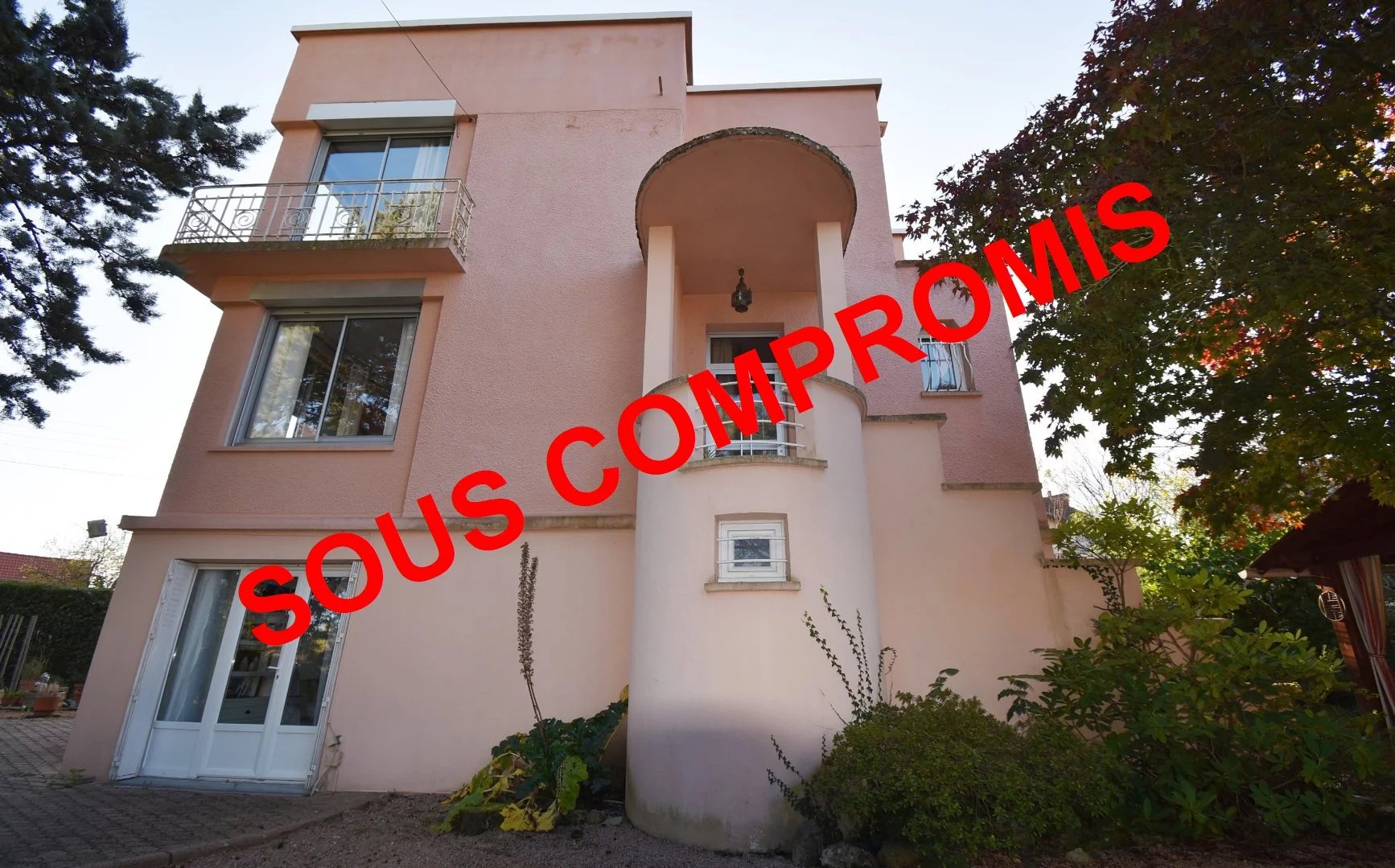 SOUS COMPROMIS - Villa de 1929 à vendre à Bellerive / Allier, quartier résidentiel.