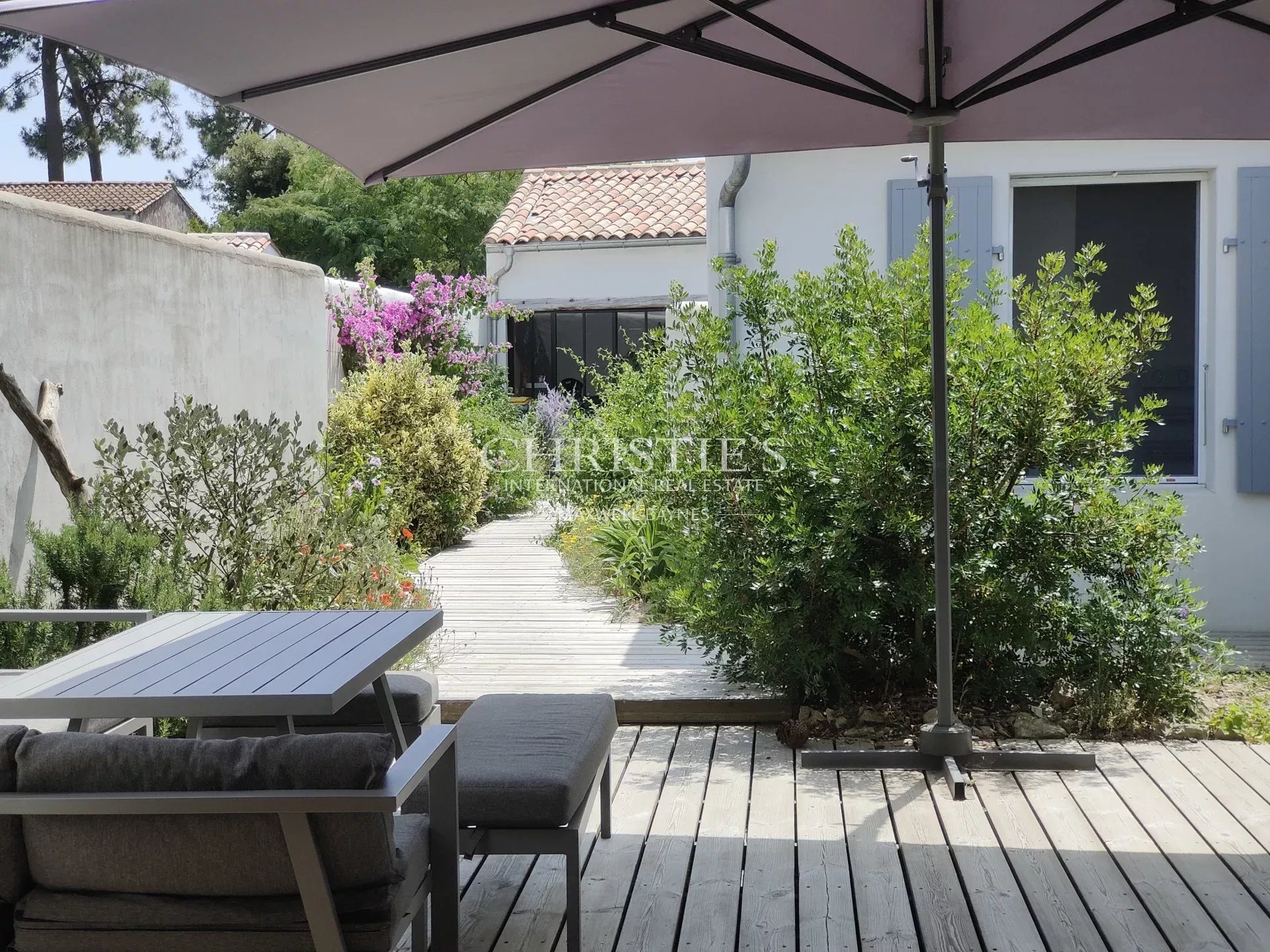 4 Bedroom Villa/Townhouse's Image 3