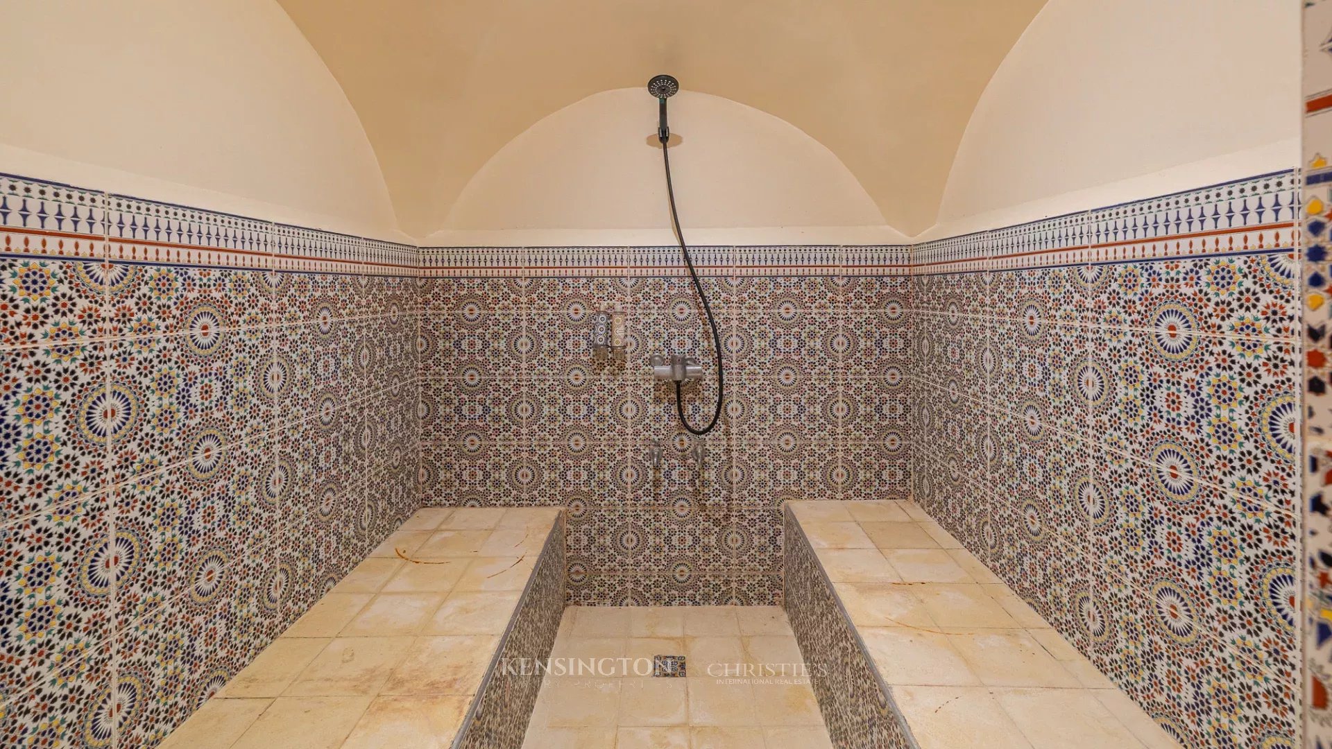 6 Bedroom Villa/Townhouse's Image 14