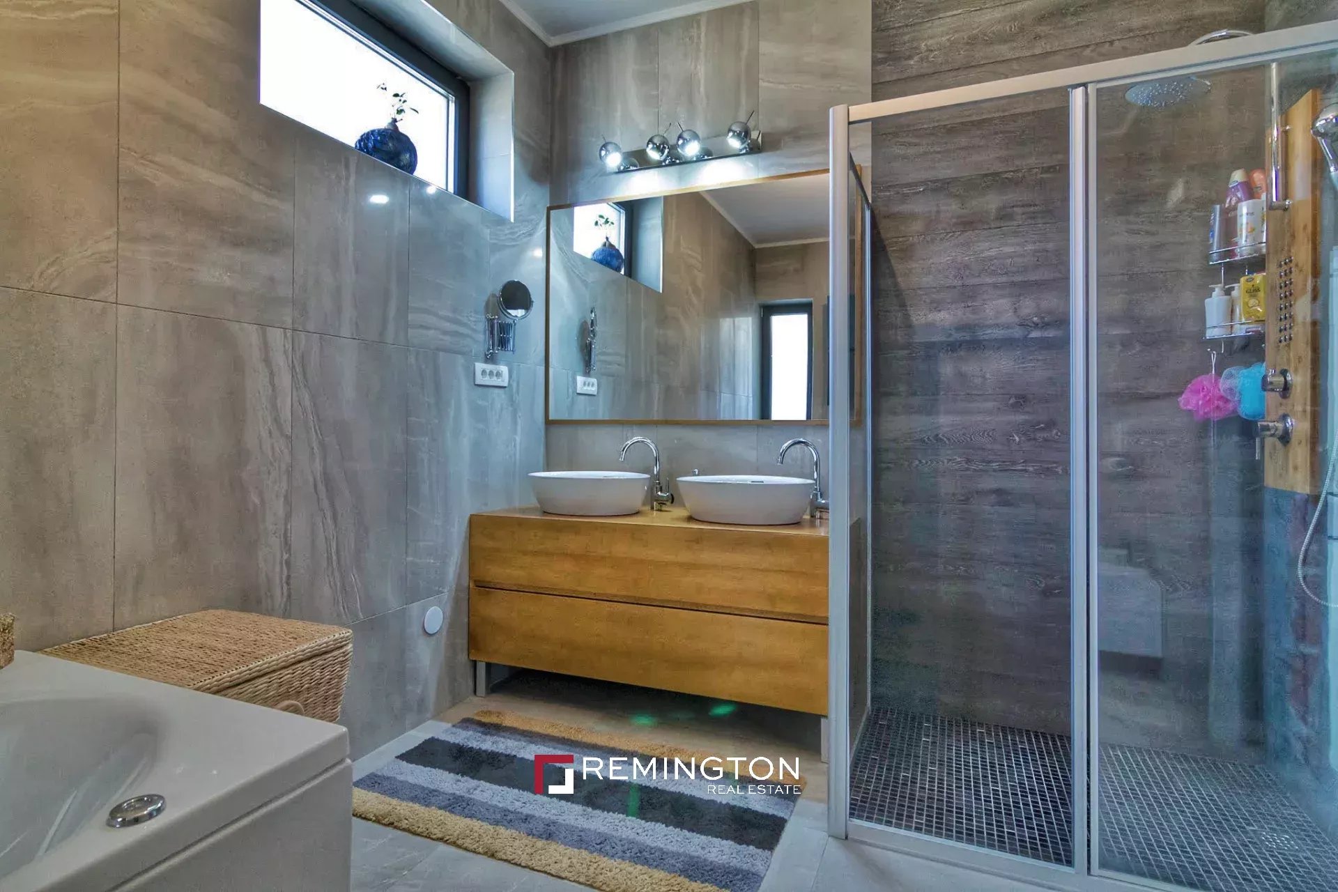 6 Bedroom Villa/Townhouse's Image 6
