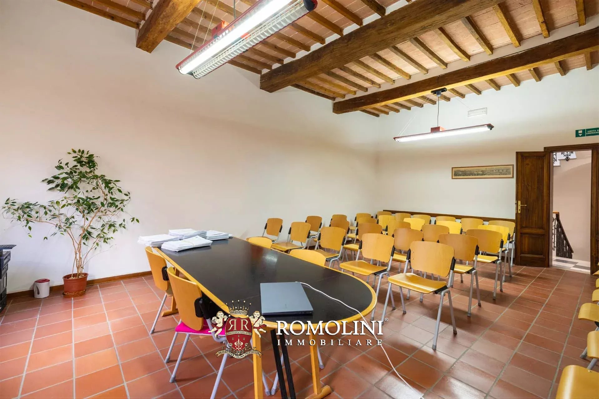 8 Bedroom Villa/Townhouse's Image 9