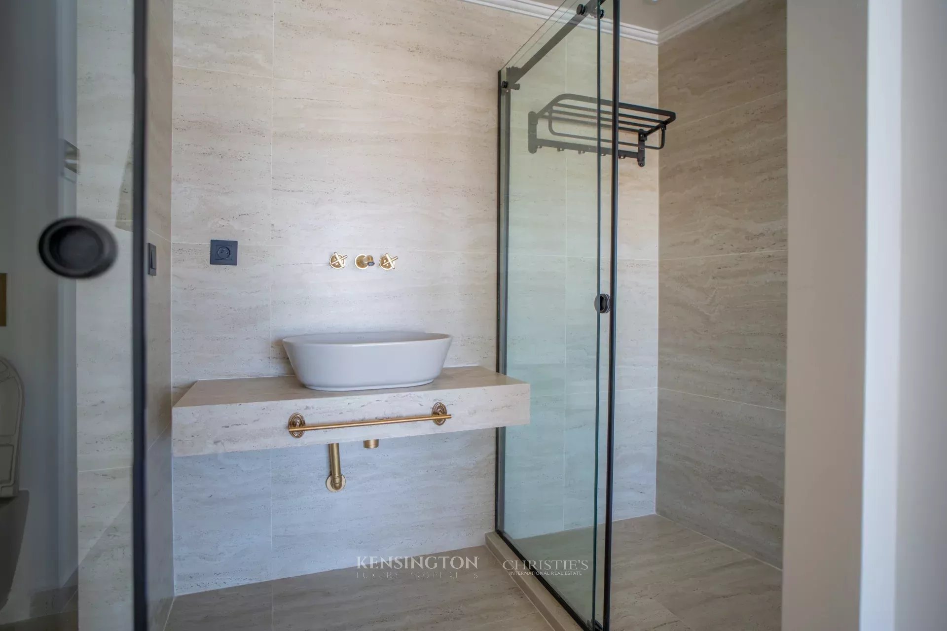 8 Bedroom Villa/Townhouse's Image 34