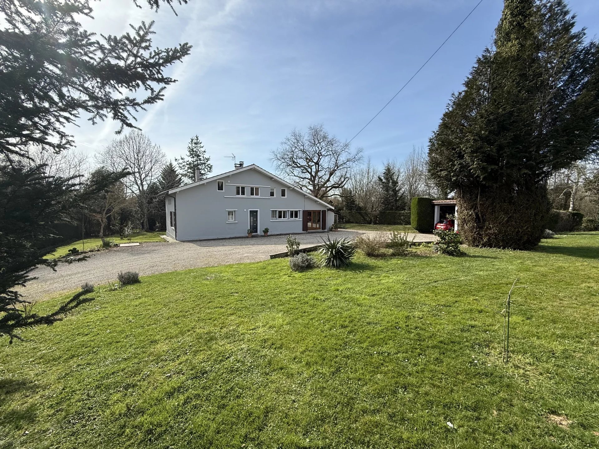 Maison T6 de 134m2 habitable avec terrasse et jardin de 4 200m2