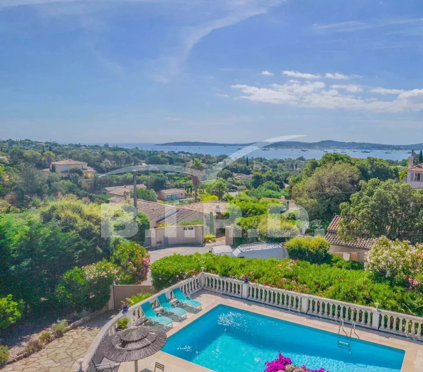 GRIMAUD : VILLA AVEC VUE SUR SAINT TROPEZ