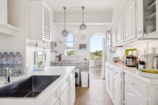 Saint-Paul-de-Vence: Exceptional Apartment in the Heart of the Village — photo 5