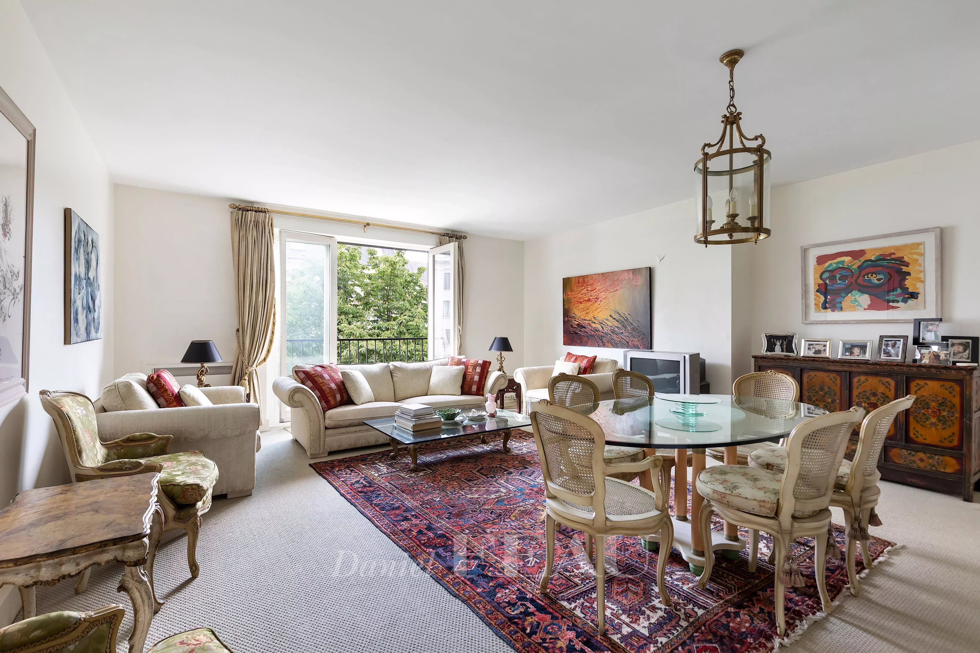 Exlusivité - Paris VIIIe - Montaigne/ François 1er - idéal pied à terre